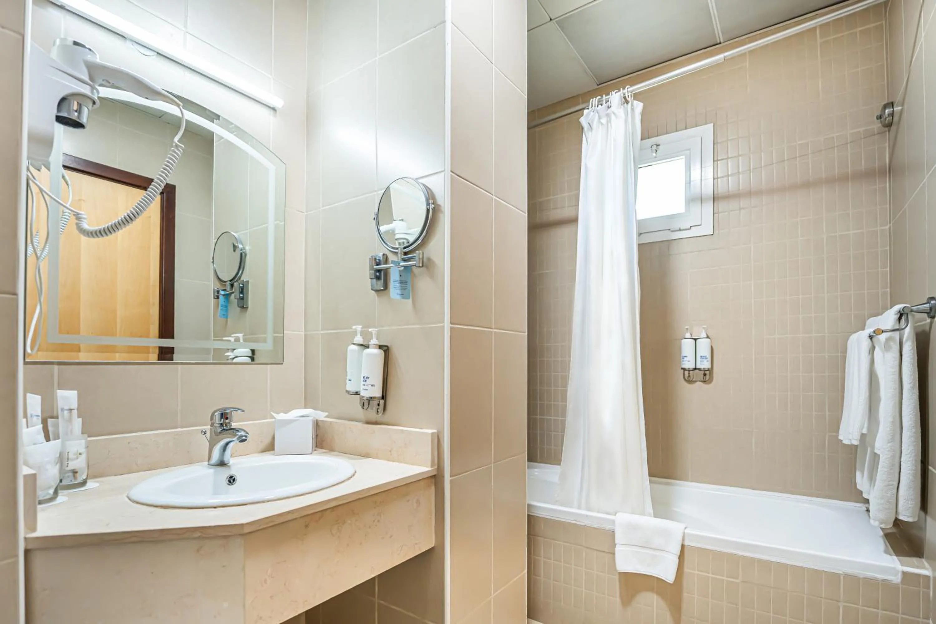 Bathroom in Kingsgate Hotel Doha by Millennium Hotels