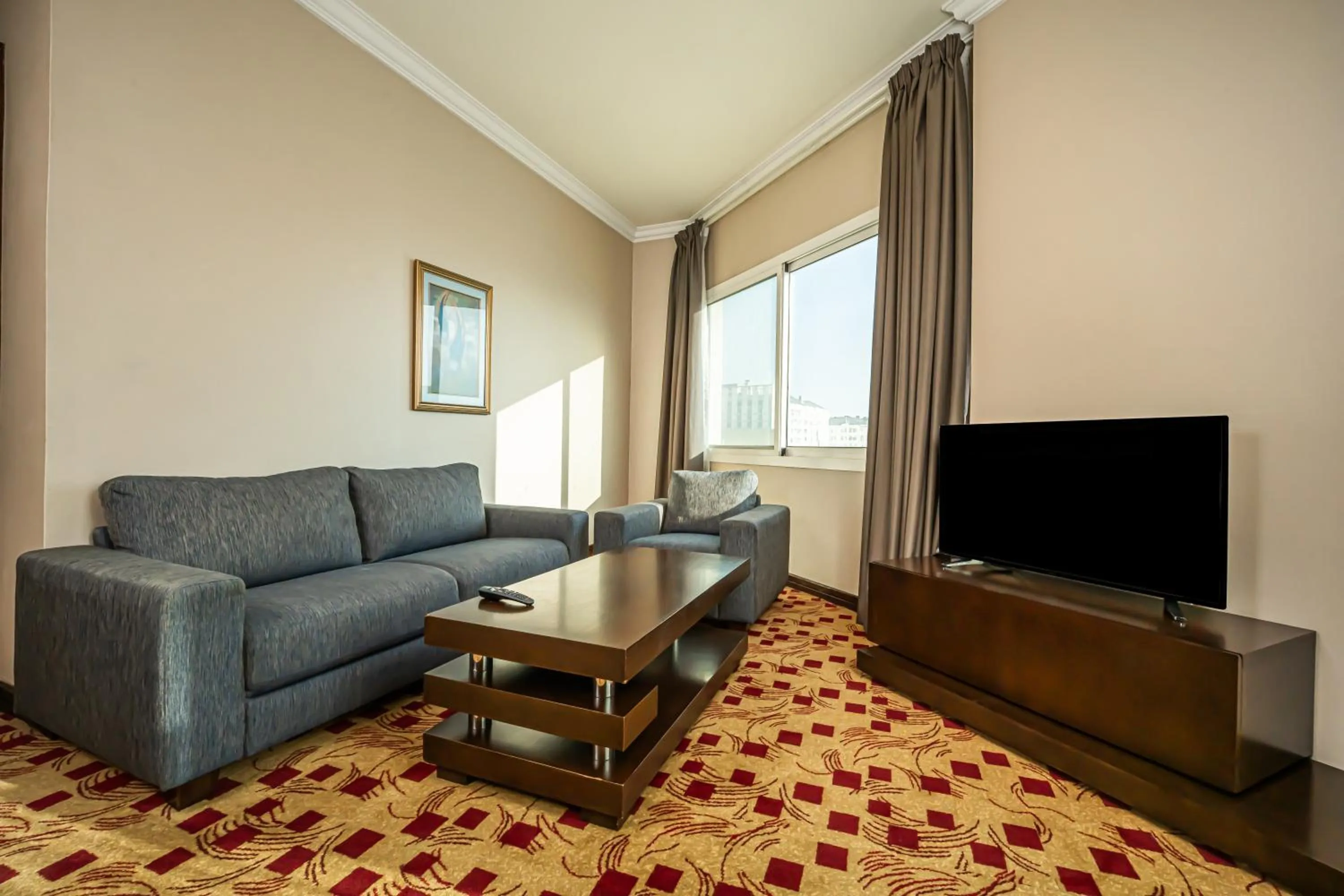 Living room in Kingsgate Hotel Doha by Millennium Hotels