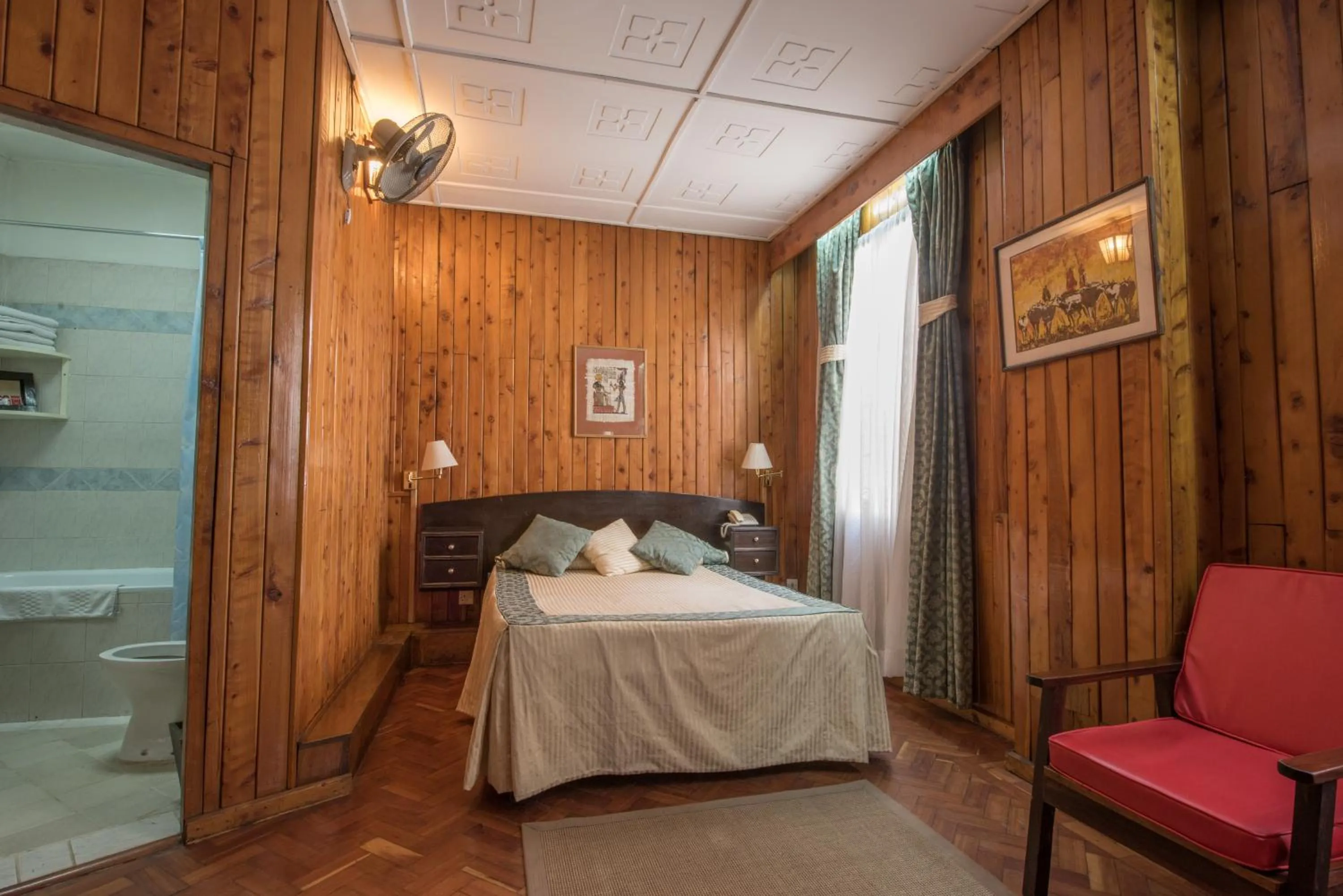 Bed in The Oakwood Hotel