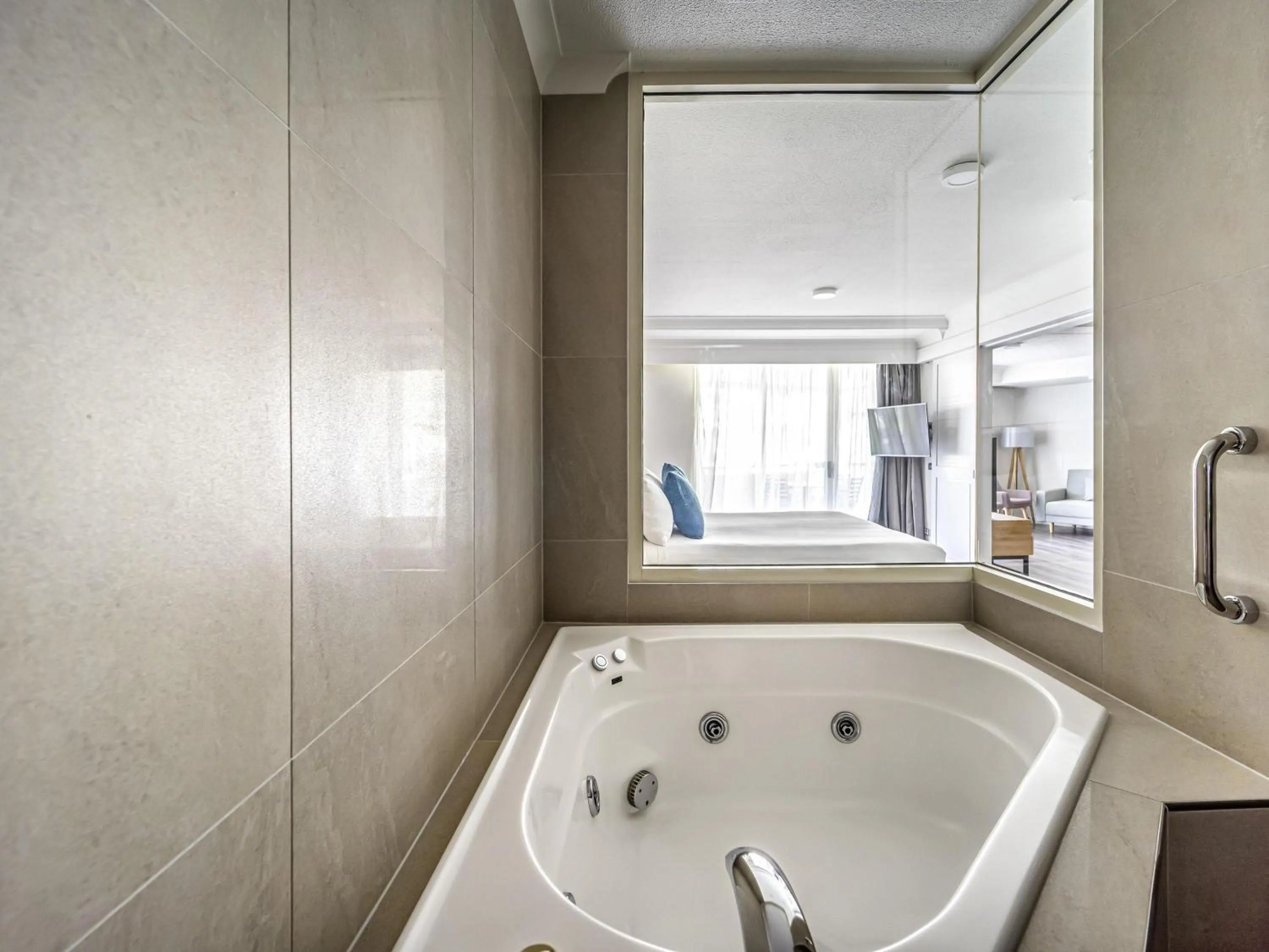 Bedroom in Novotel Cairns Oasis Resort