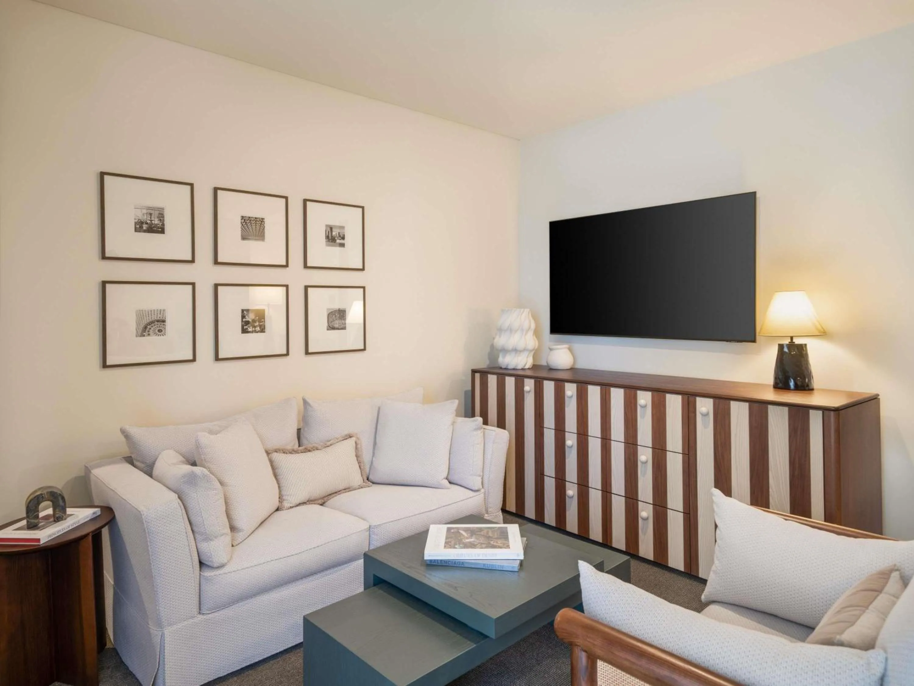 Bedroom in Sofitel Sydney Wentworth