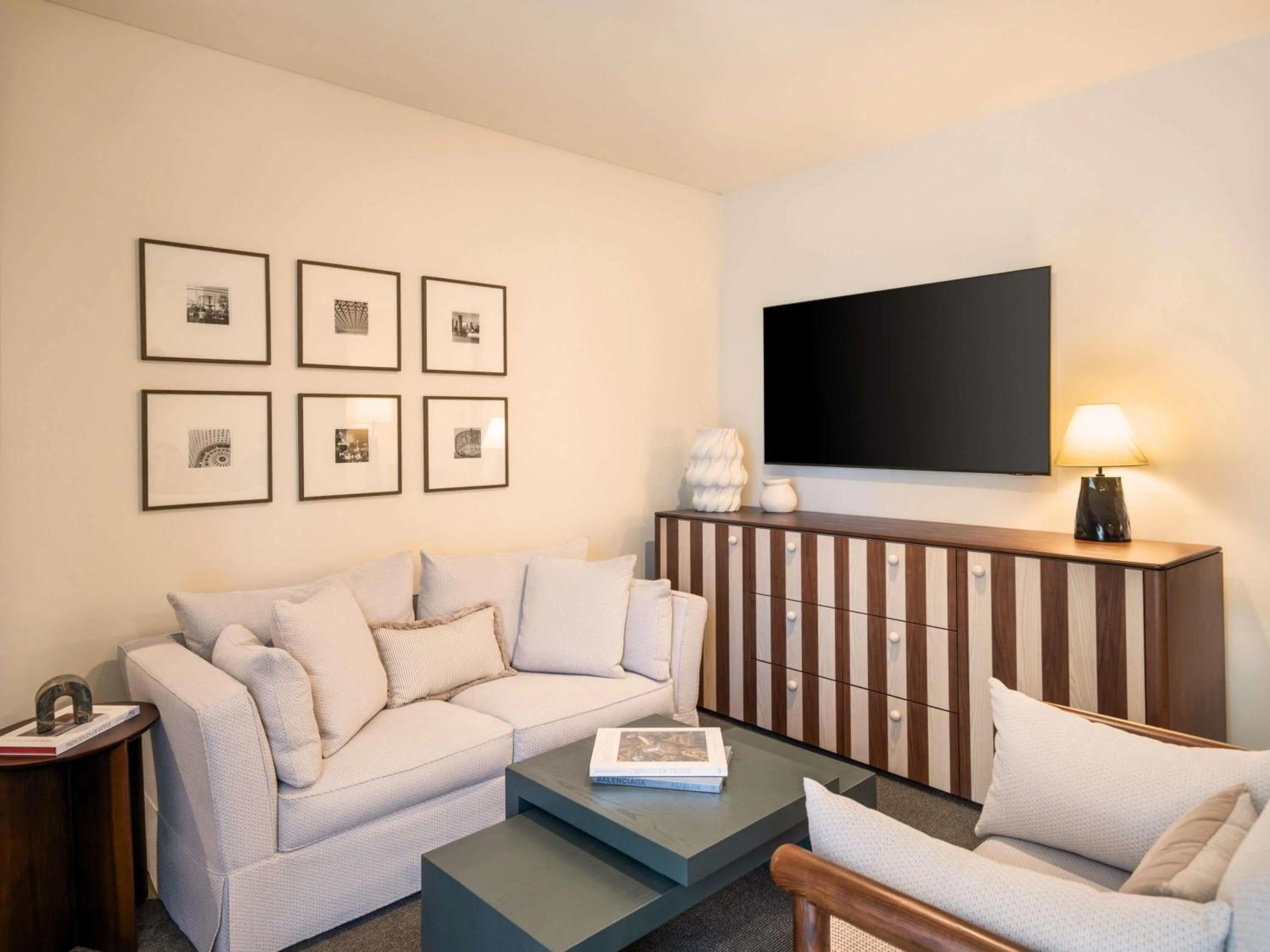 Bedroom in Sofitel Sydney Wentworth