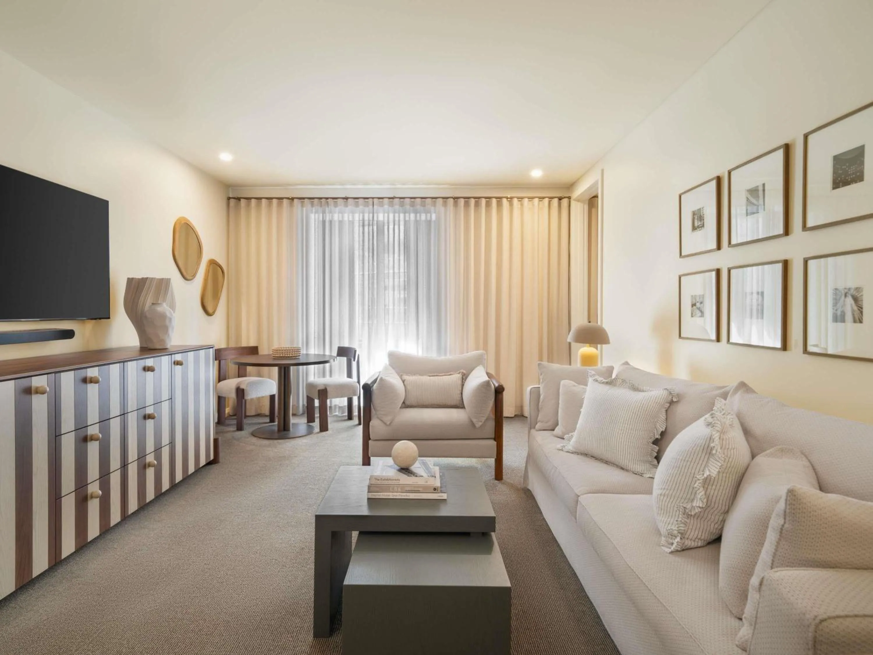 Photo of the whole room in Sofitel Sydney Wentworth