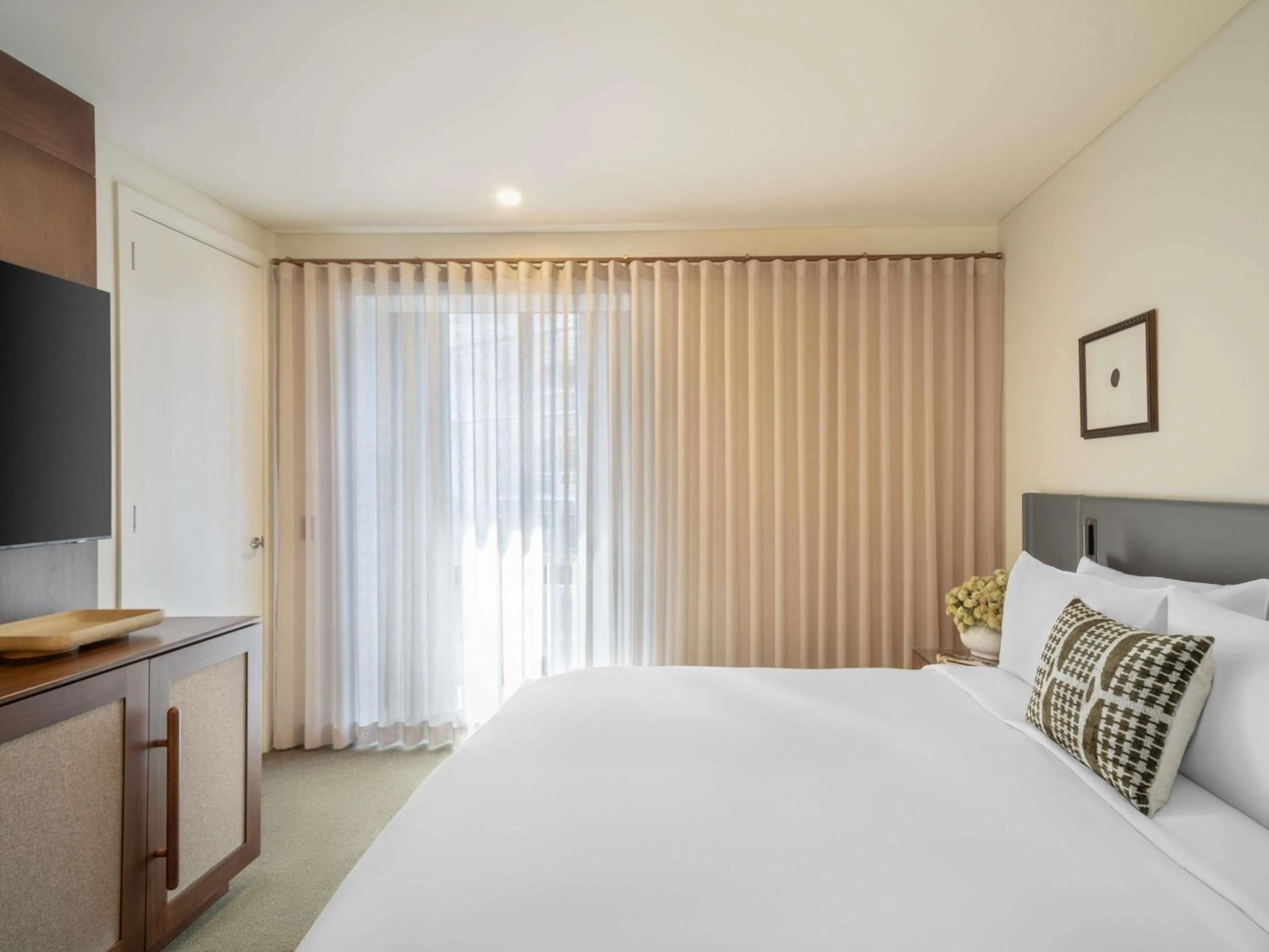 Bedroom, Bed in Sofitel Sydney Wentworth