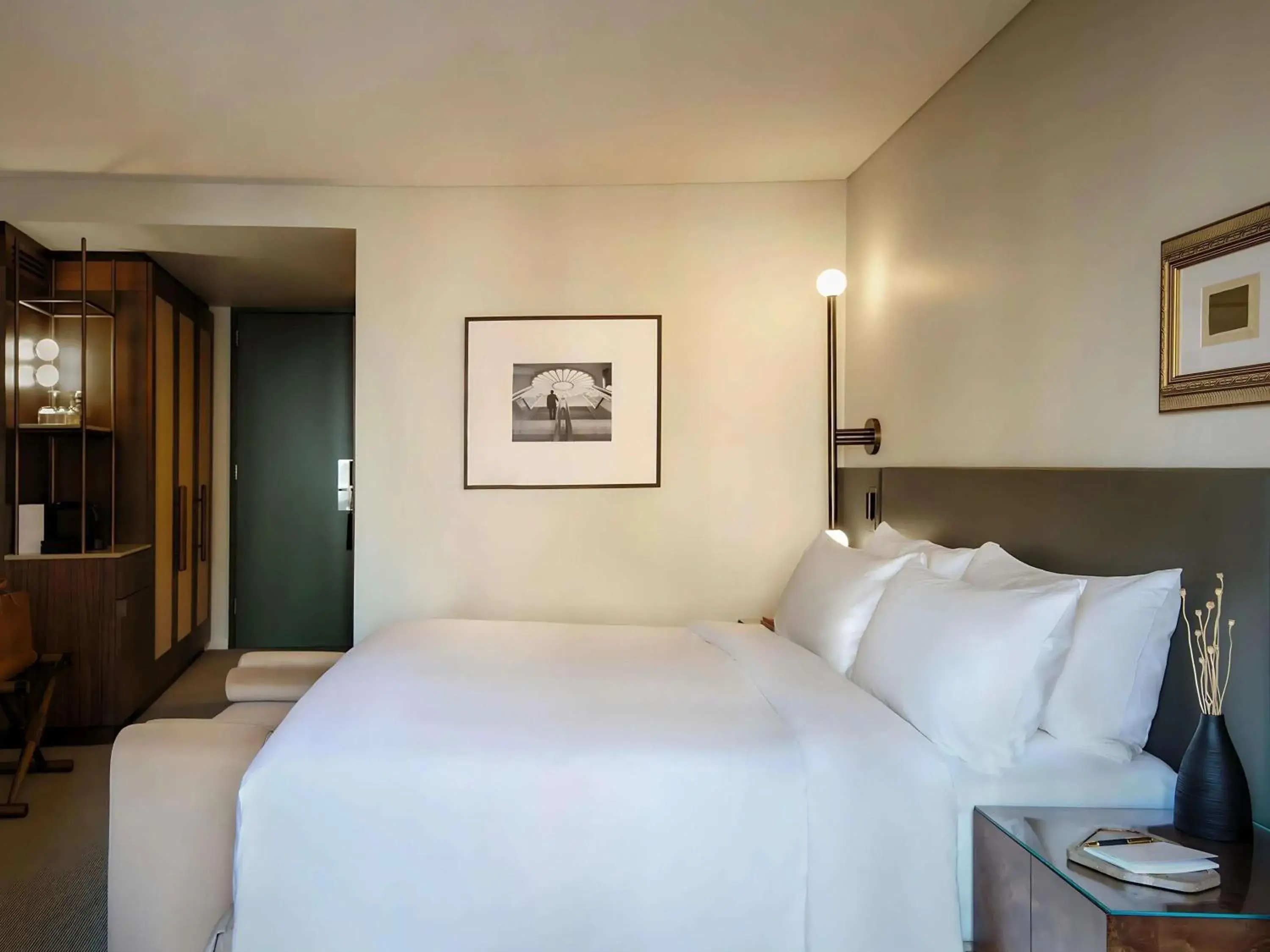 Luxury Double Room - Club Access in Sofitel Sydney Wentworth Luxury Double Room - Club Access in Sofitel Sydney Wentworth