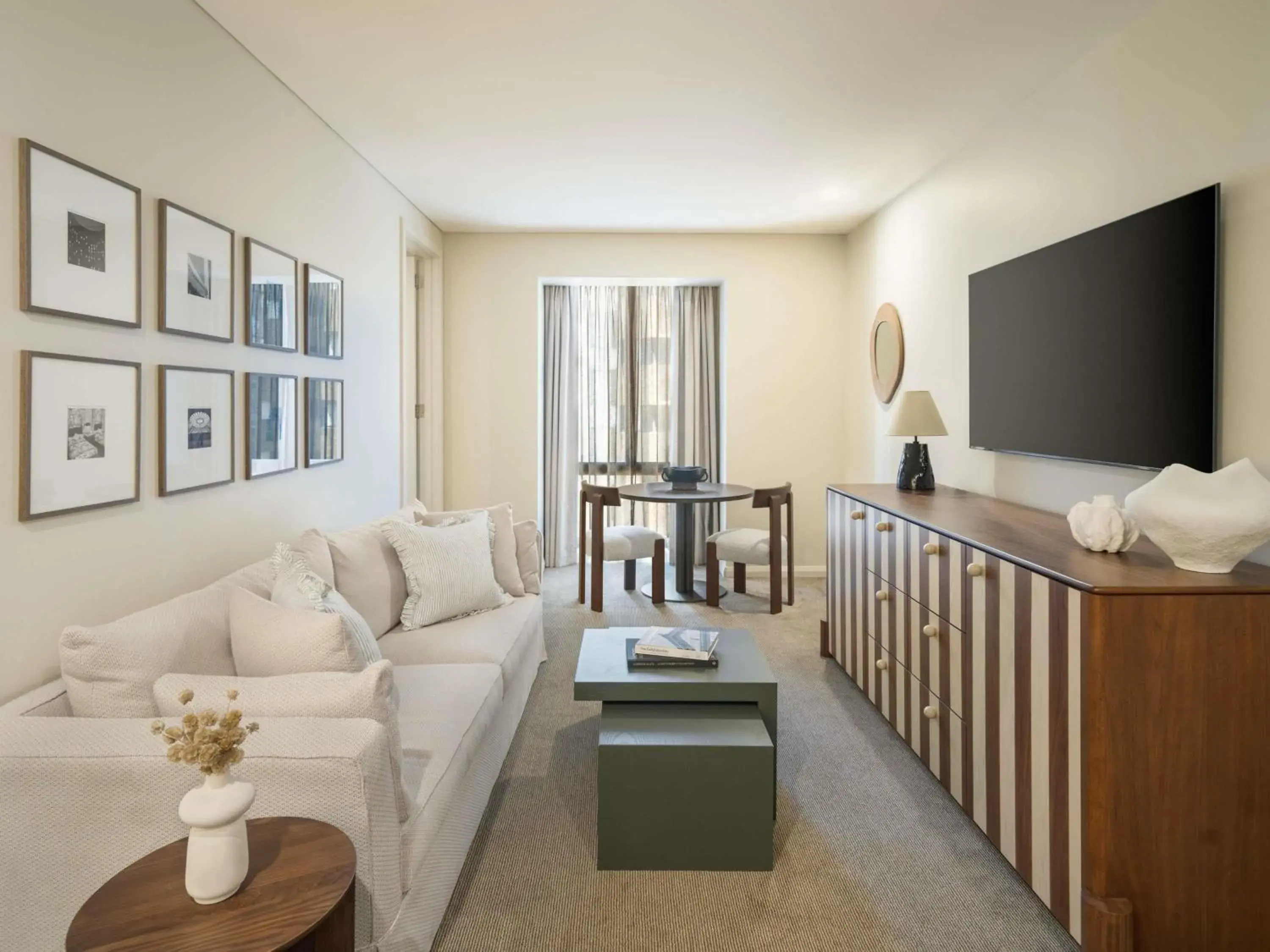 Junior King Suite in Sofitel Sydney Wentworth Junior King Suite in Sofitel Sydney Wentworth