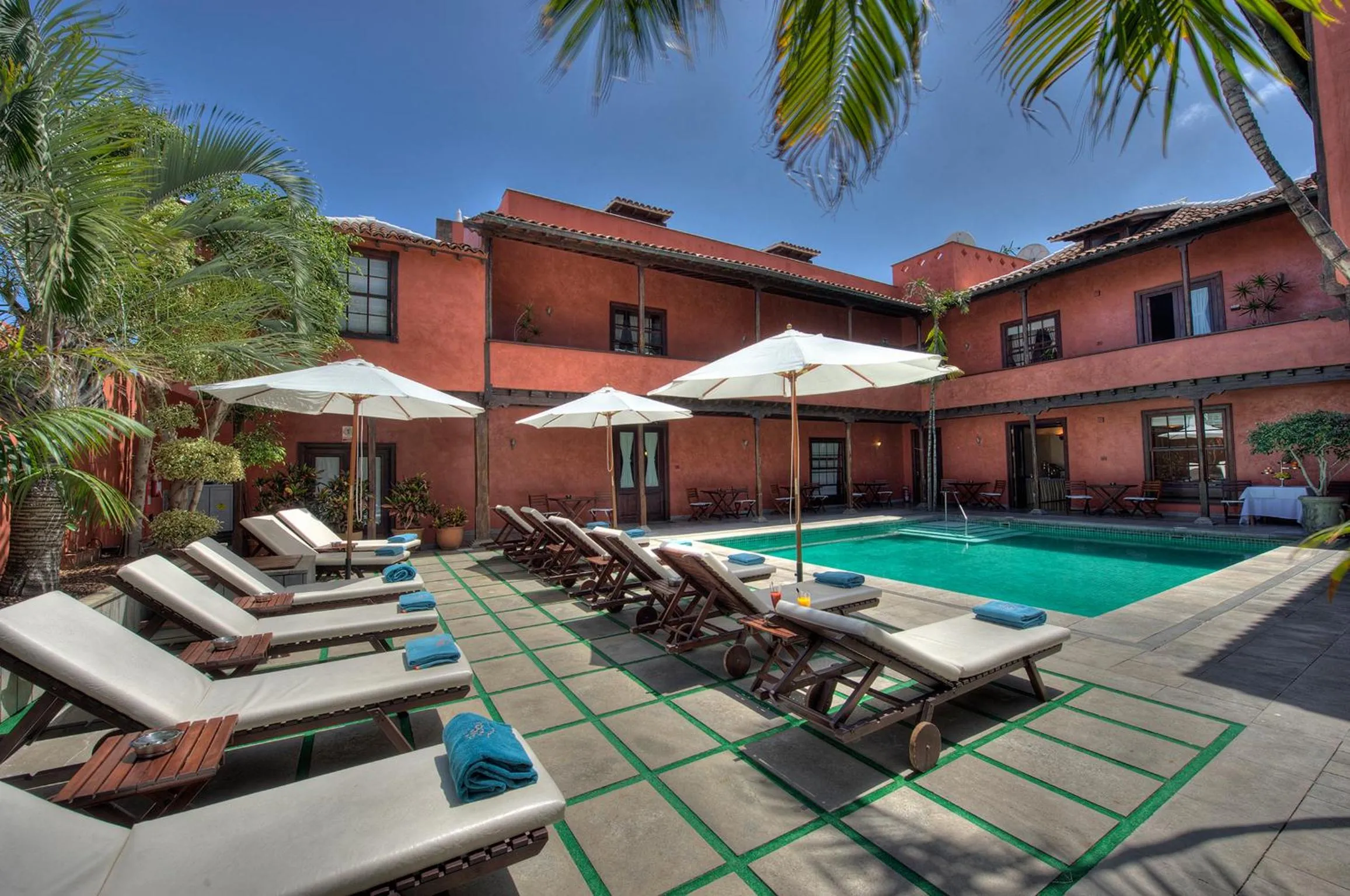 Swimming pool in Hotel San Roque