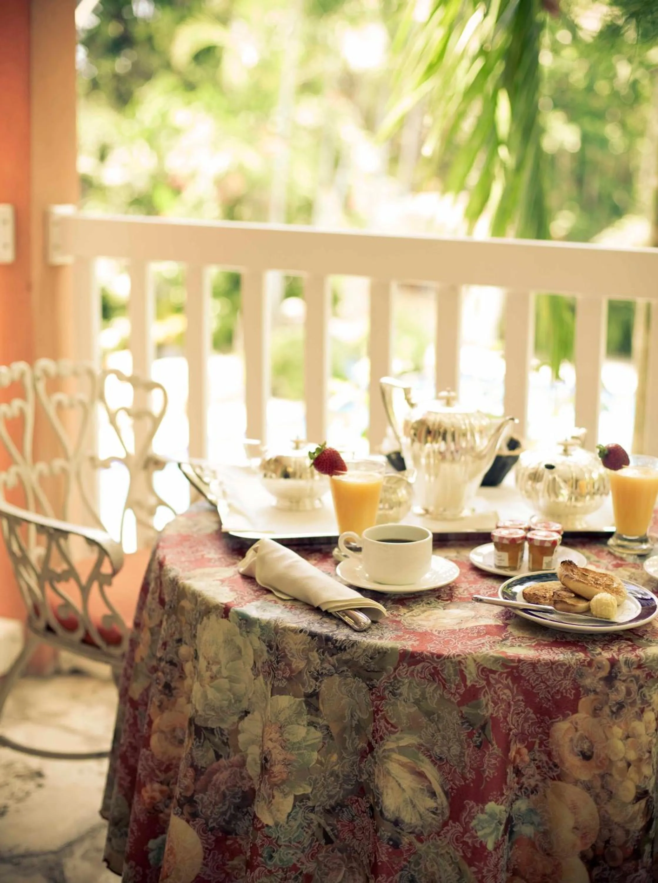 Coffee/tea facilities in Graycliff Hotel