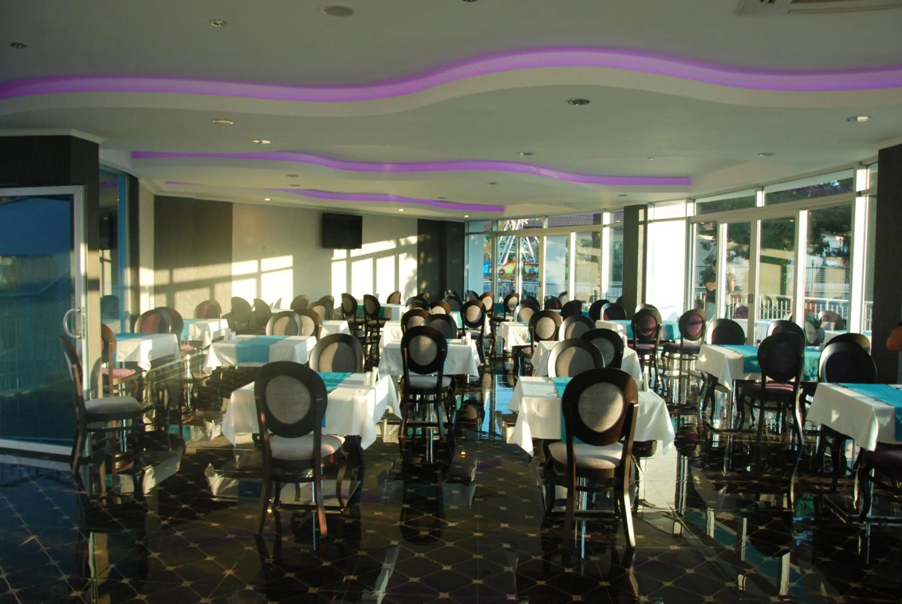 Restaurant/places to eat in Ocean Blue High Class Hotel & SPA