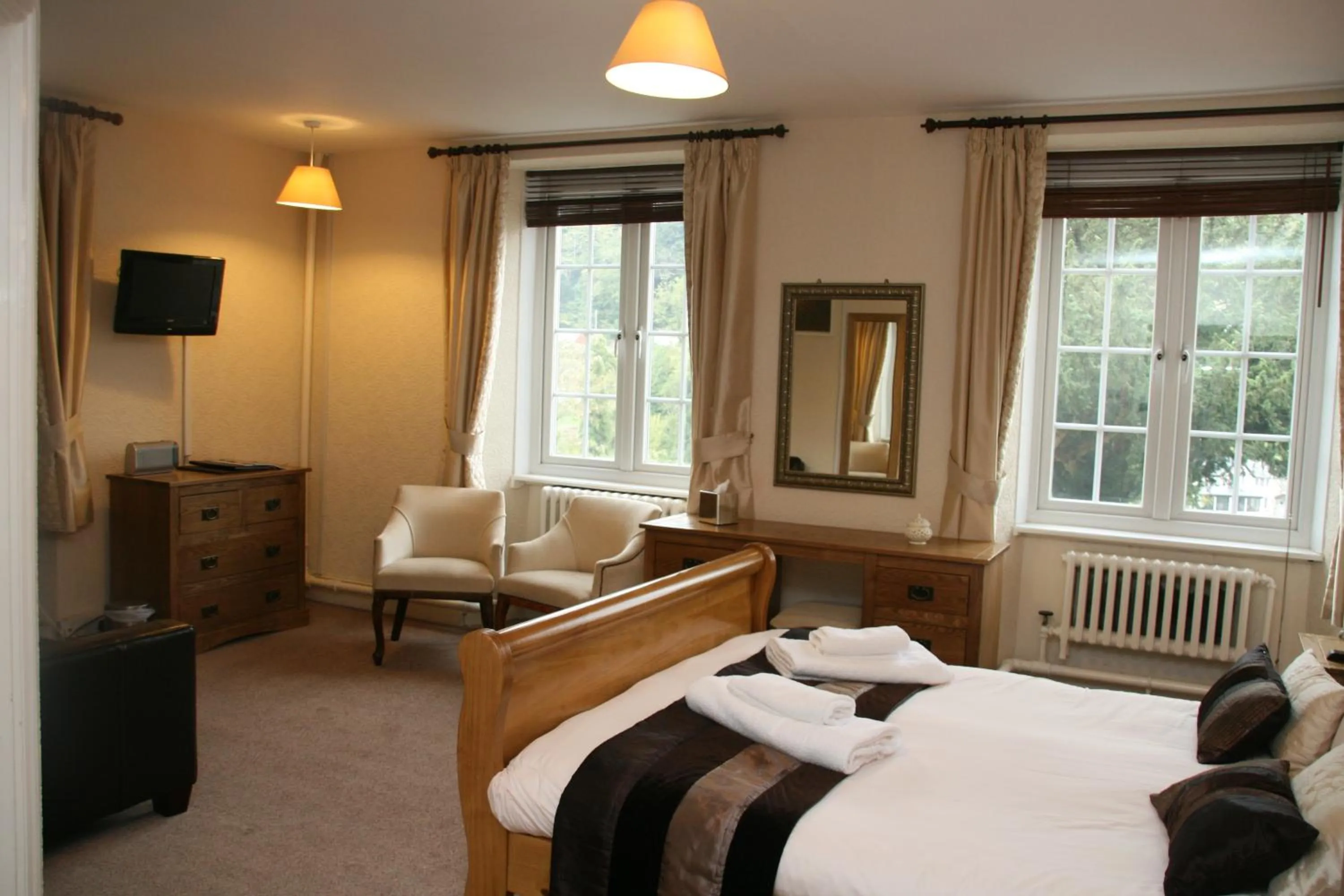 Photo of the whole room, Bed in Royal Lodge