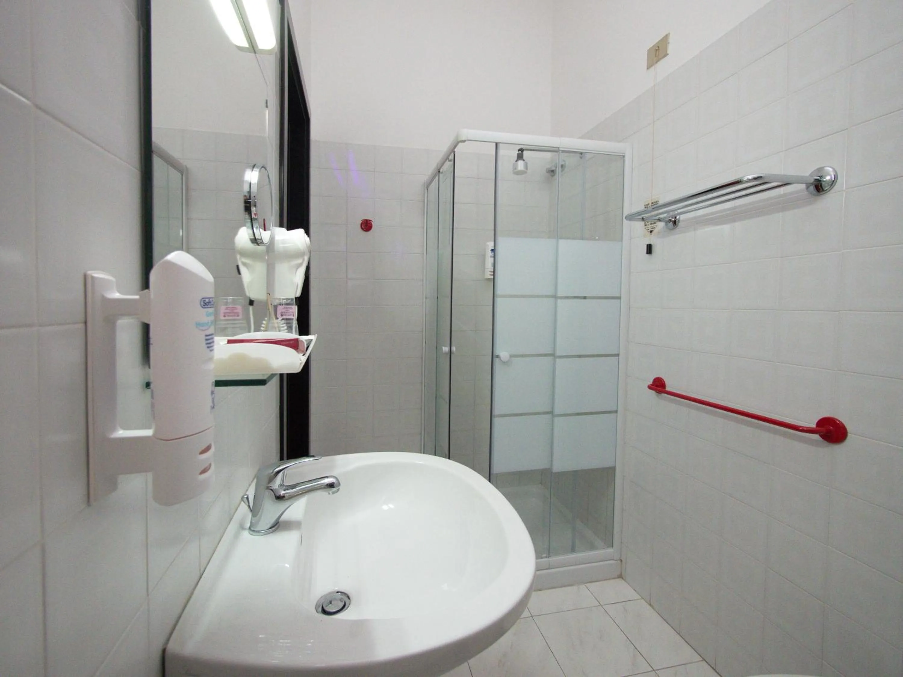 Bathroom in Hotel Versailles