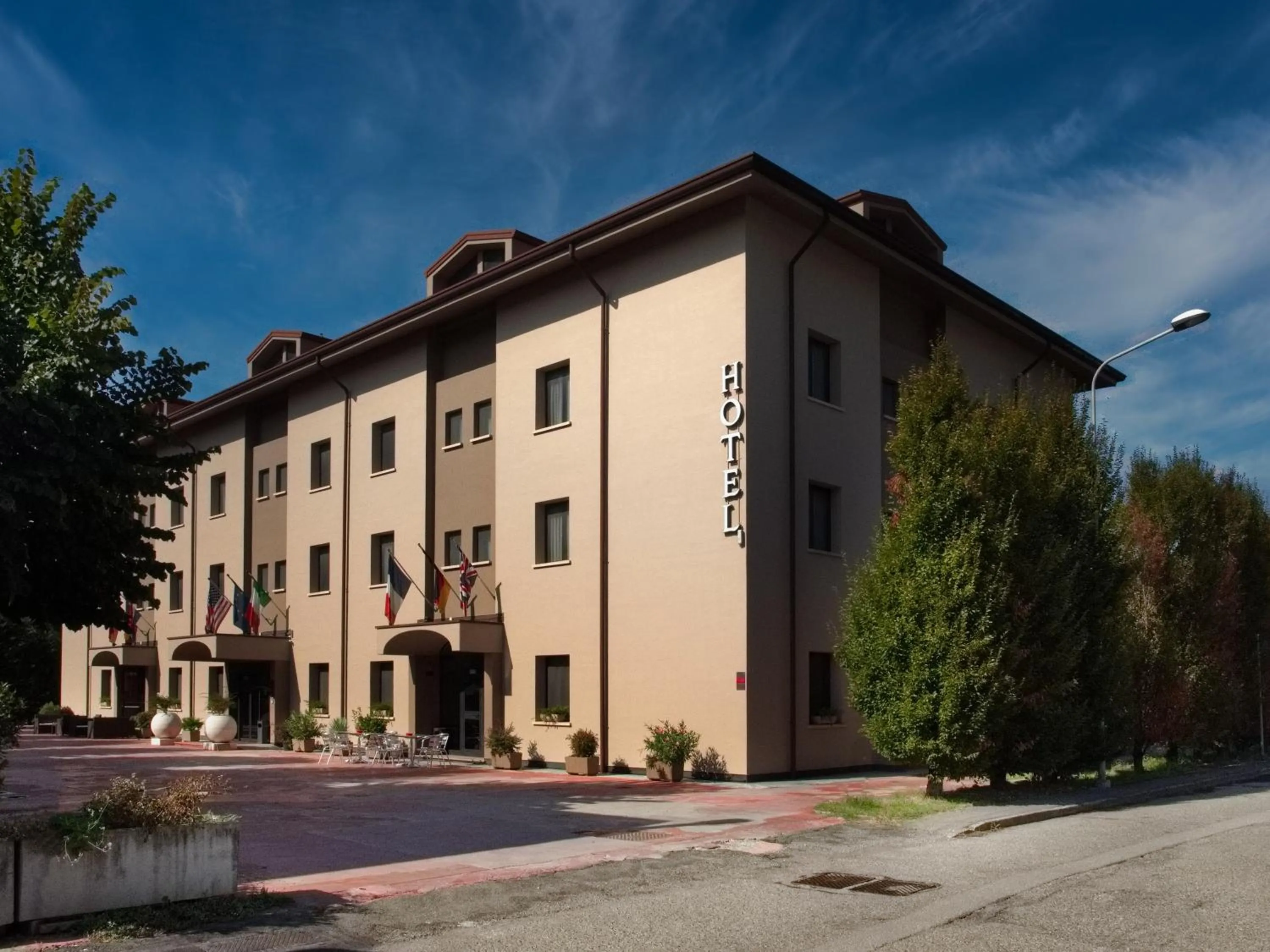 Property building in Hotel Versailles