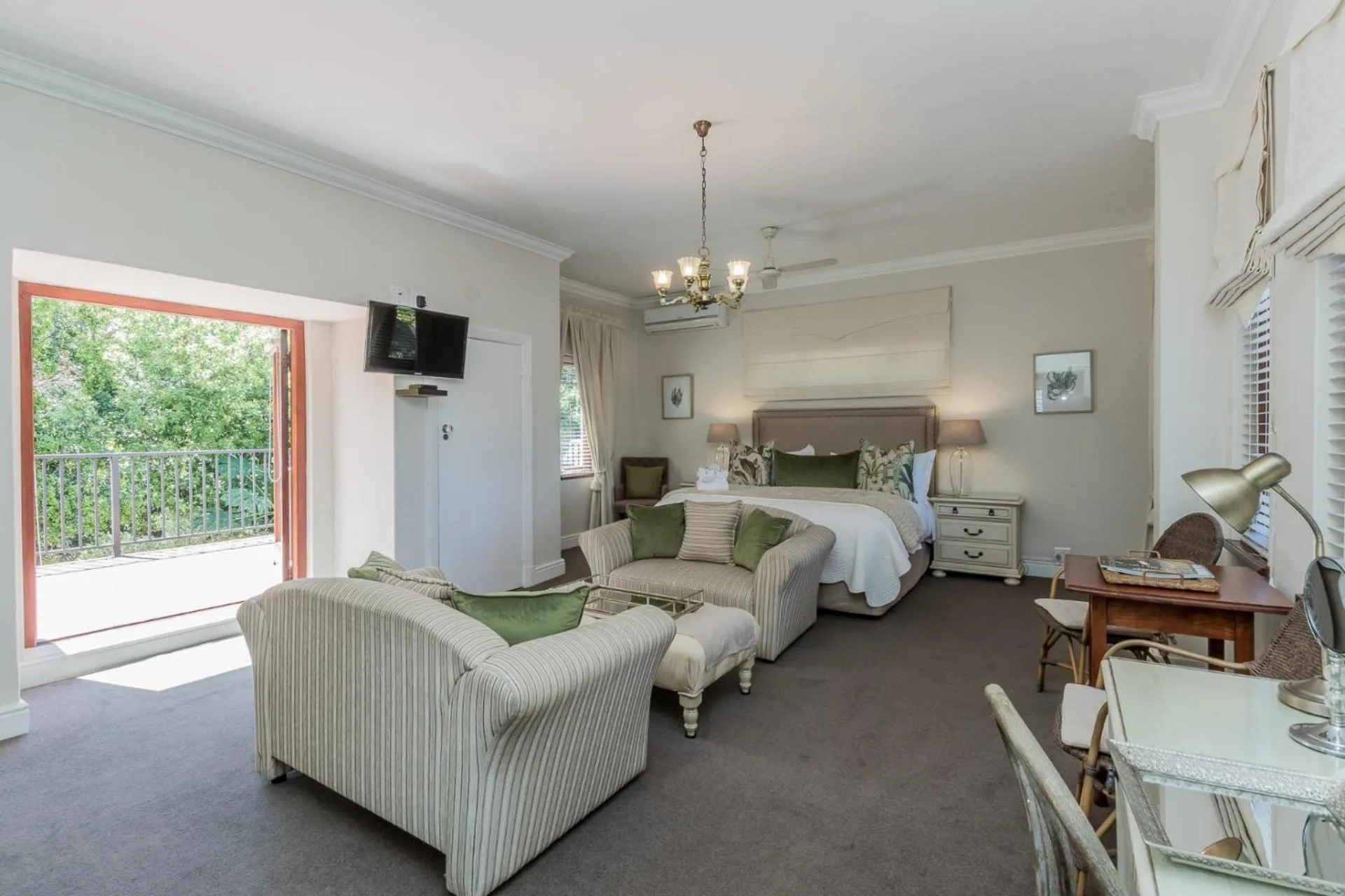 Bed in Fernwood Manor Boutique Guest House