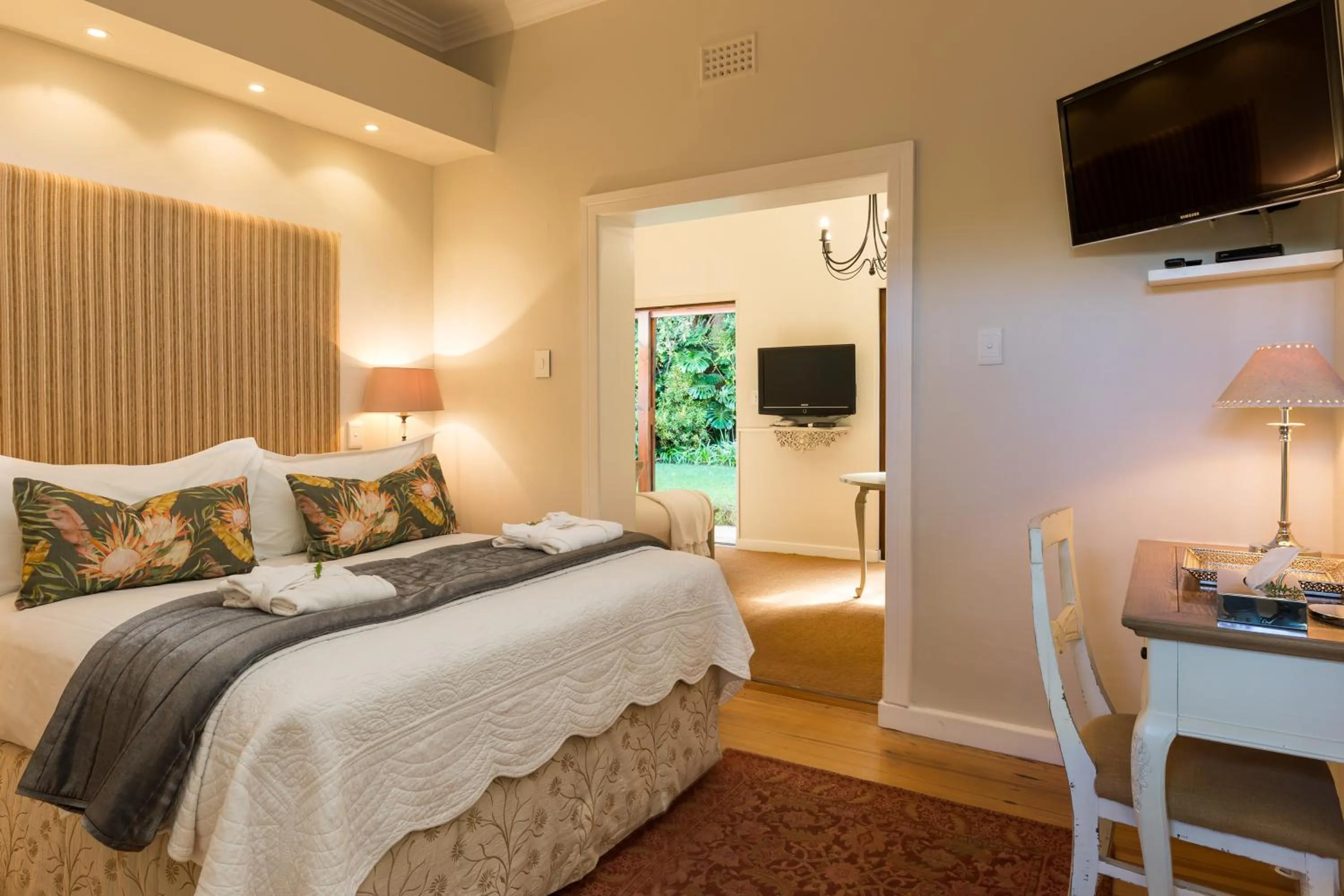 Bedroom, Bed in Fernwood Manor Boutique Guest House