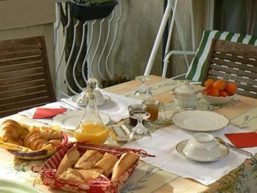 Breakfast in Maison d'Hôtes et Roulotte" Le 6 Bis"
