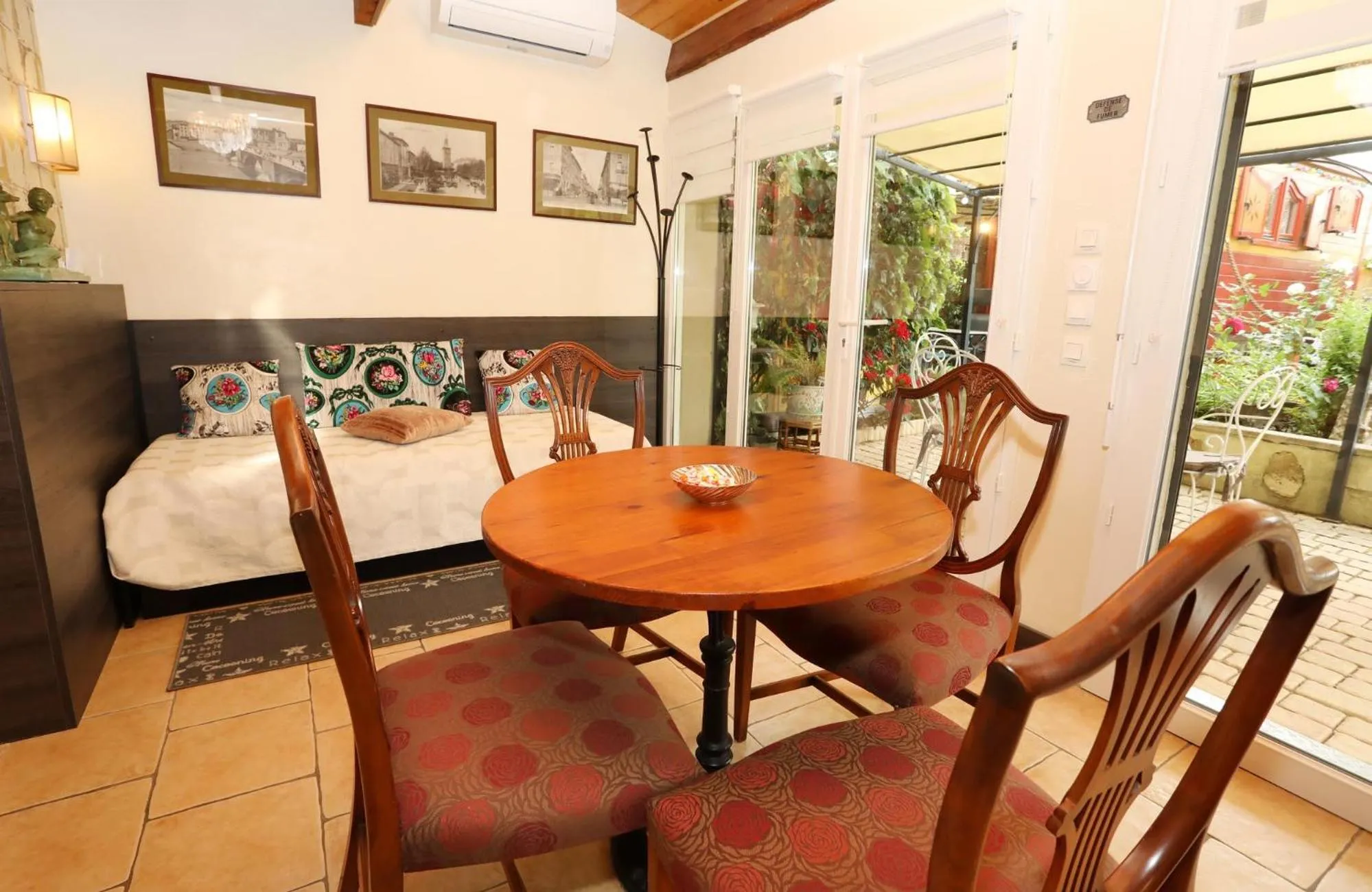Bedroom in Maison d'Hôtes et Roulotte" Le 6 Bis"