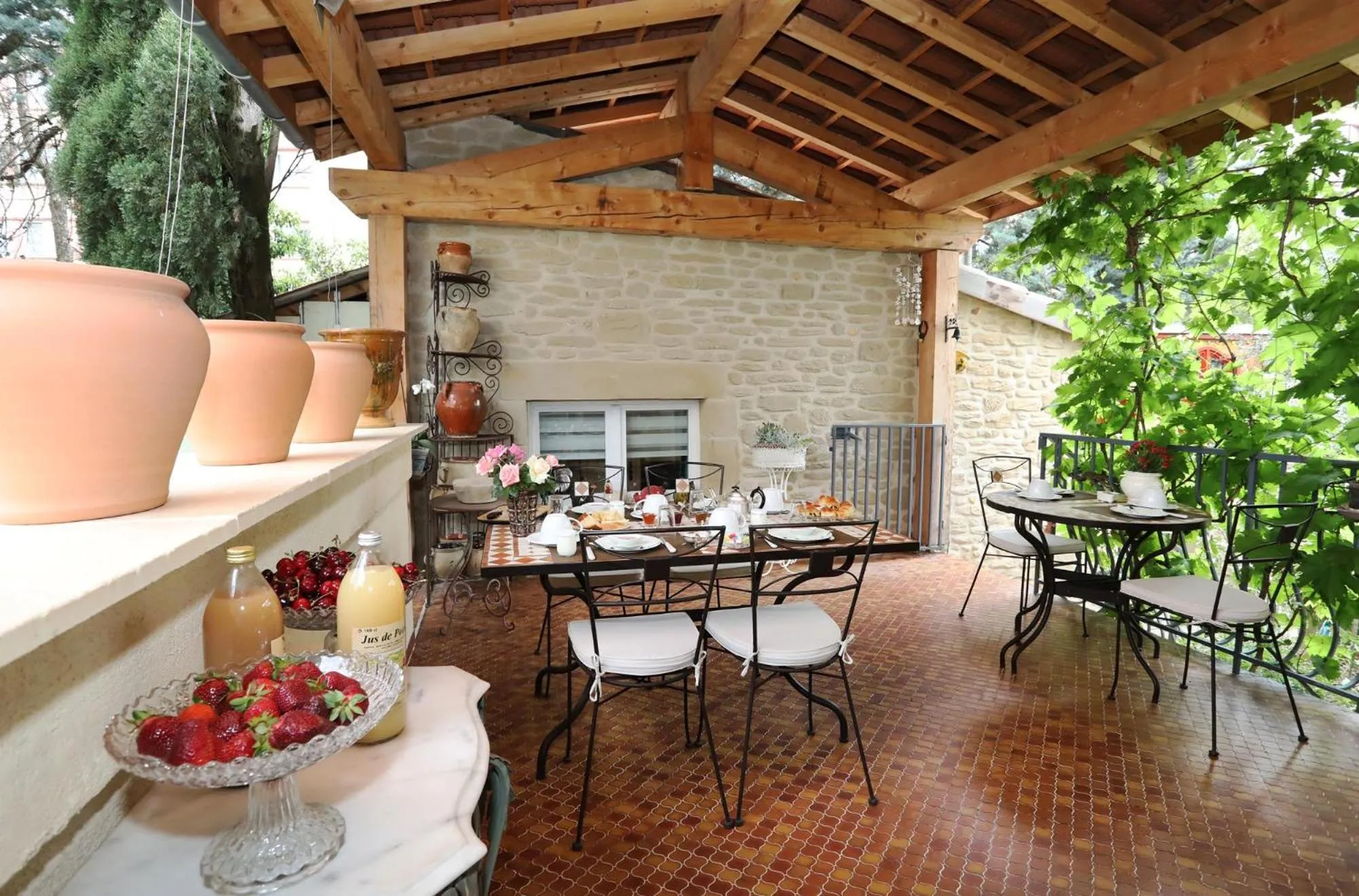 Patio in Maison d'Hôtes et Roulotte" Le 6 Bis"