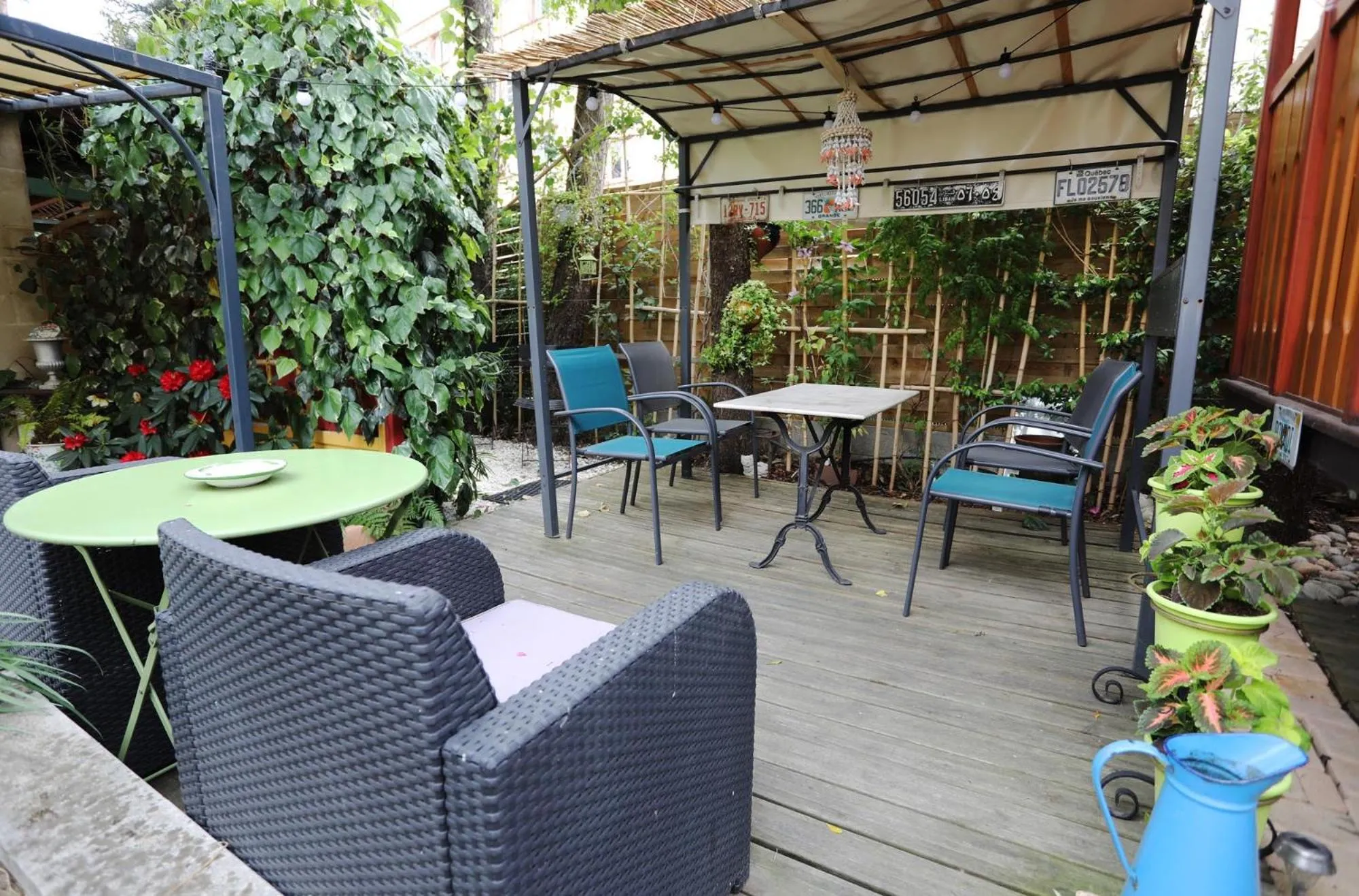 Patio in Maison d'Hôtes et Roulotte" Le 6 Bis"