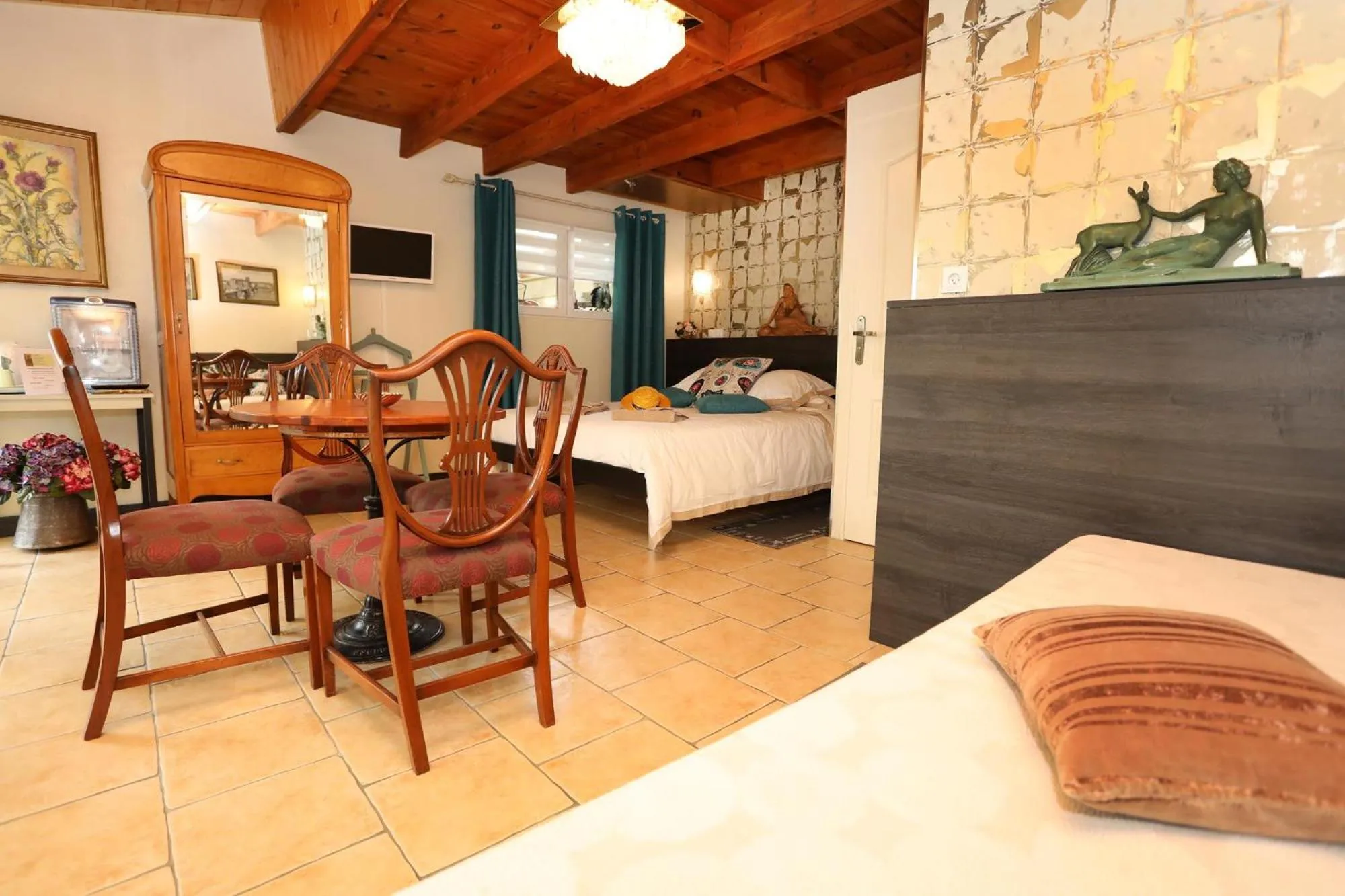 Bedroom, Bed in Maison d'Hôtes et Roulotte" Le 6 Bis"