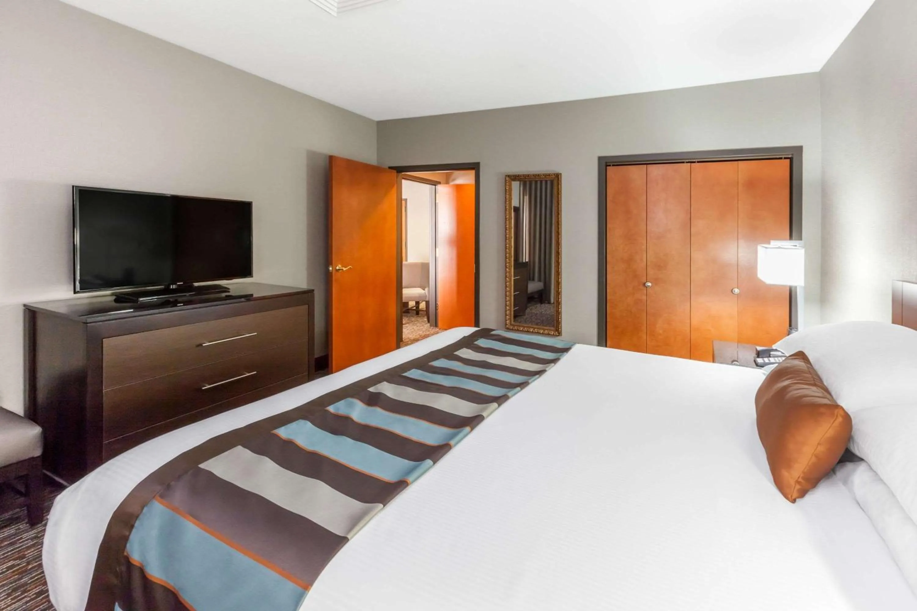 Bedroom, Bed in Wingate by Wyndham Sylvania-Toledo