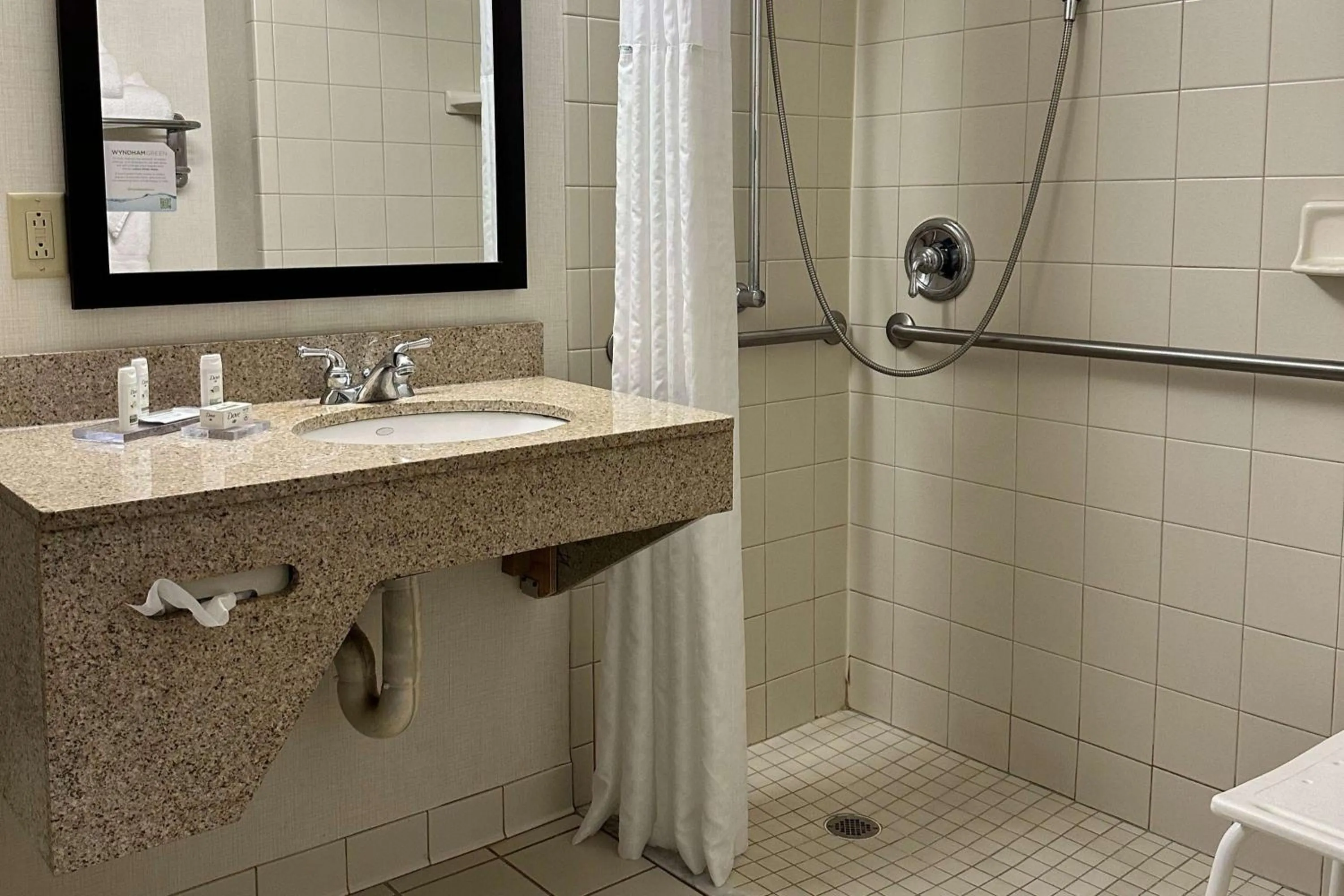 Photo of the whole room in Wingate by Wyndham Sylvania-Toledo