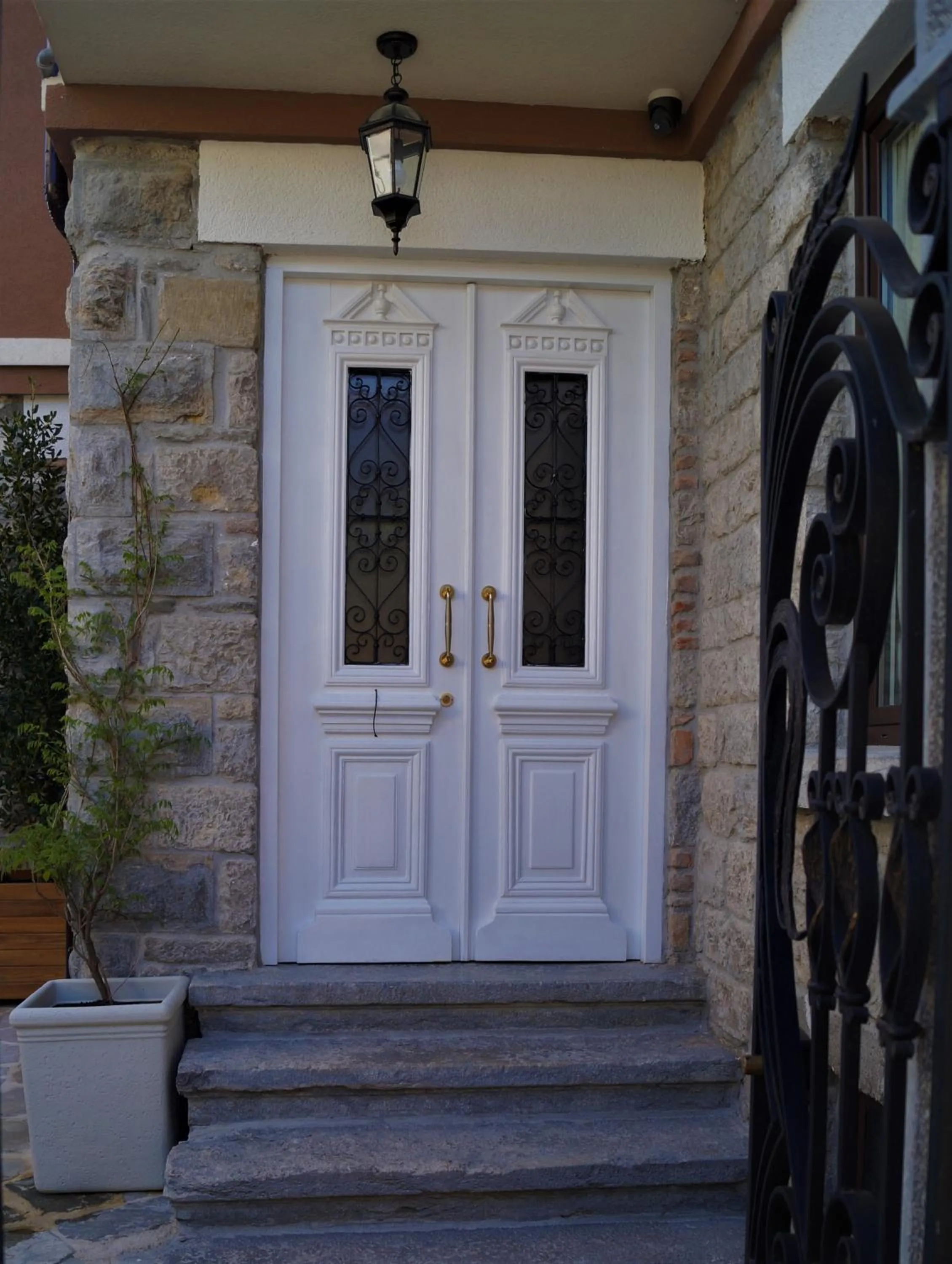 Facade/entrance in Vila Trebicka