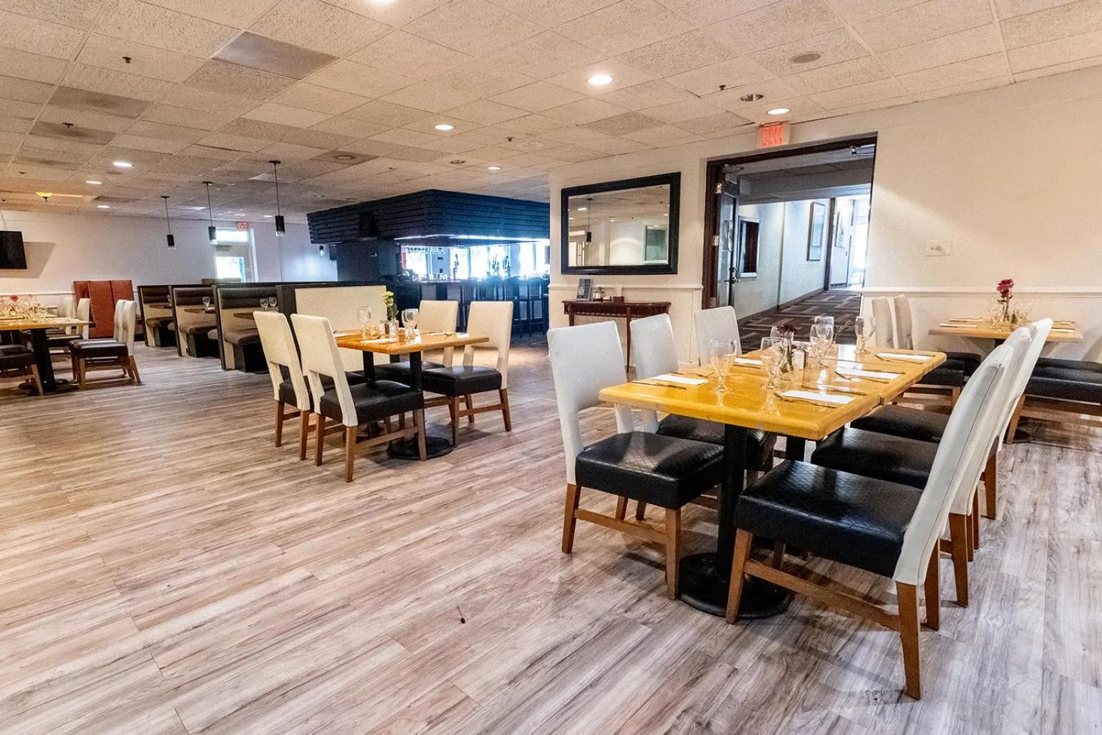 Restaurant/places to eat in Clarion Hotel BWI Airport Arundel Mills