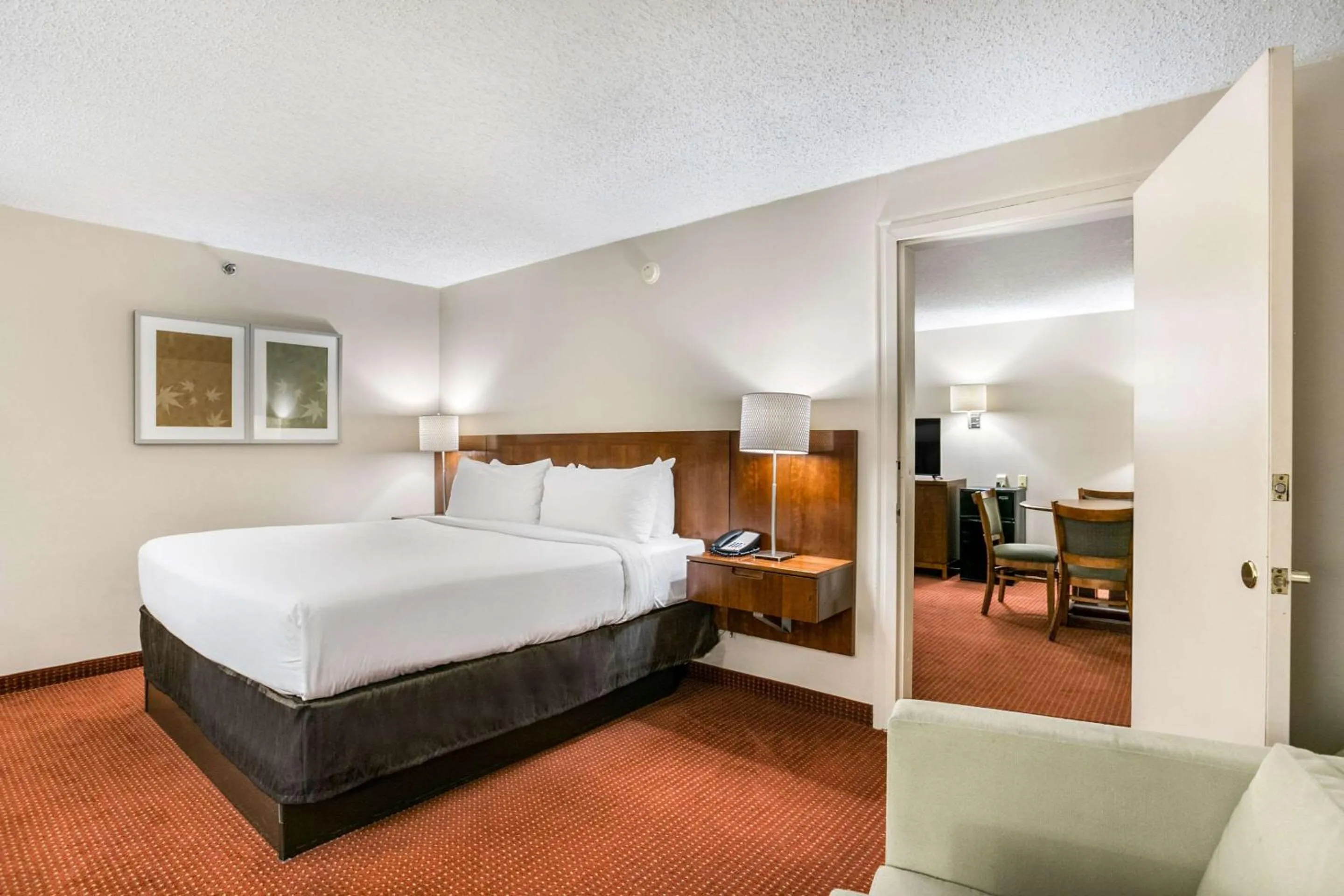 Bedroom in Clarion Hotel BWI Airport Arundel Mills