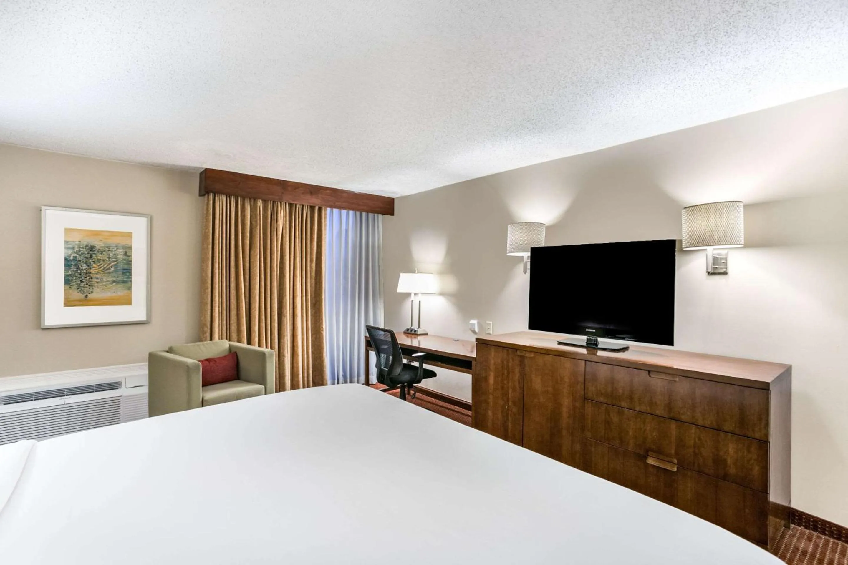 Photo of the whole room in Clarion Hotel BWI Airport Arundel Mills