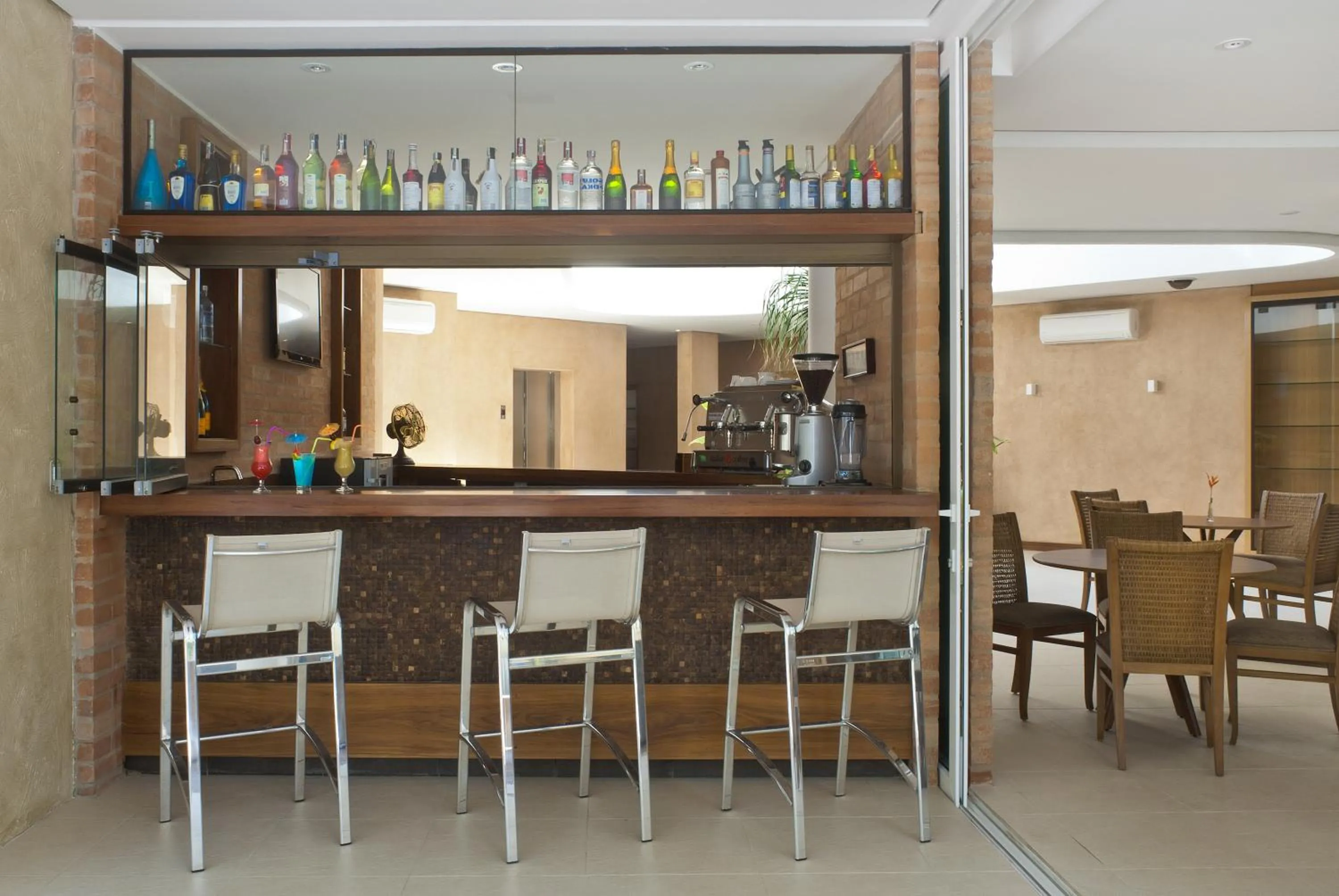 Lounge or bar in Abayomi Hotel