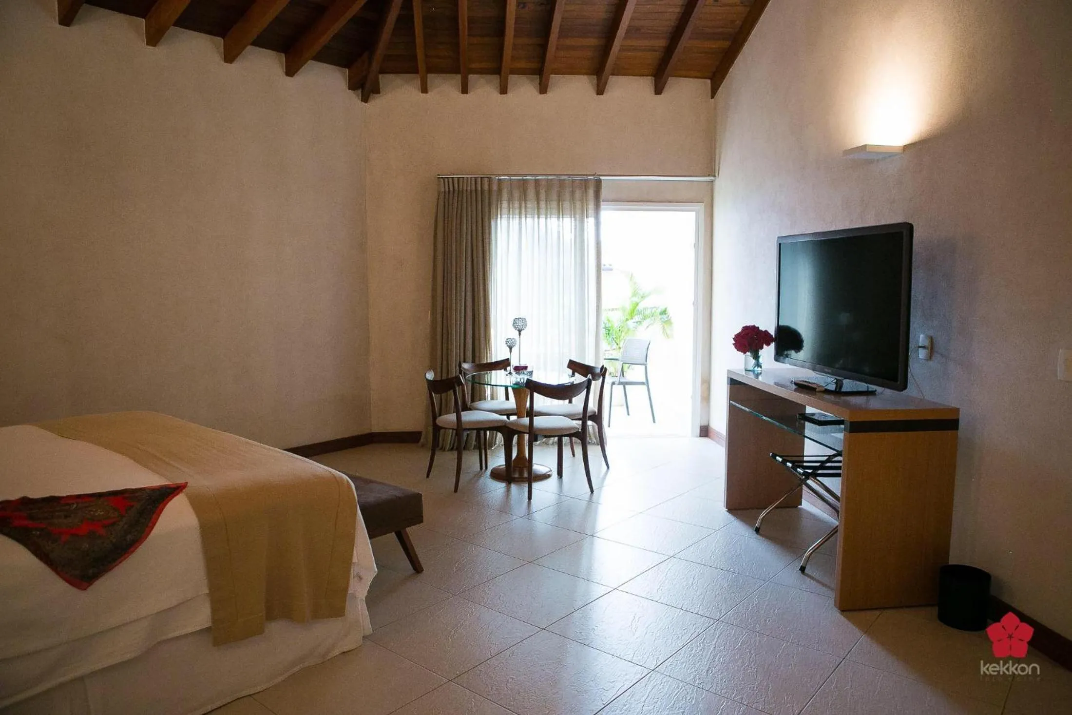 TV and multimedia, Bed in Abayomi Hotel