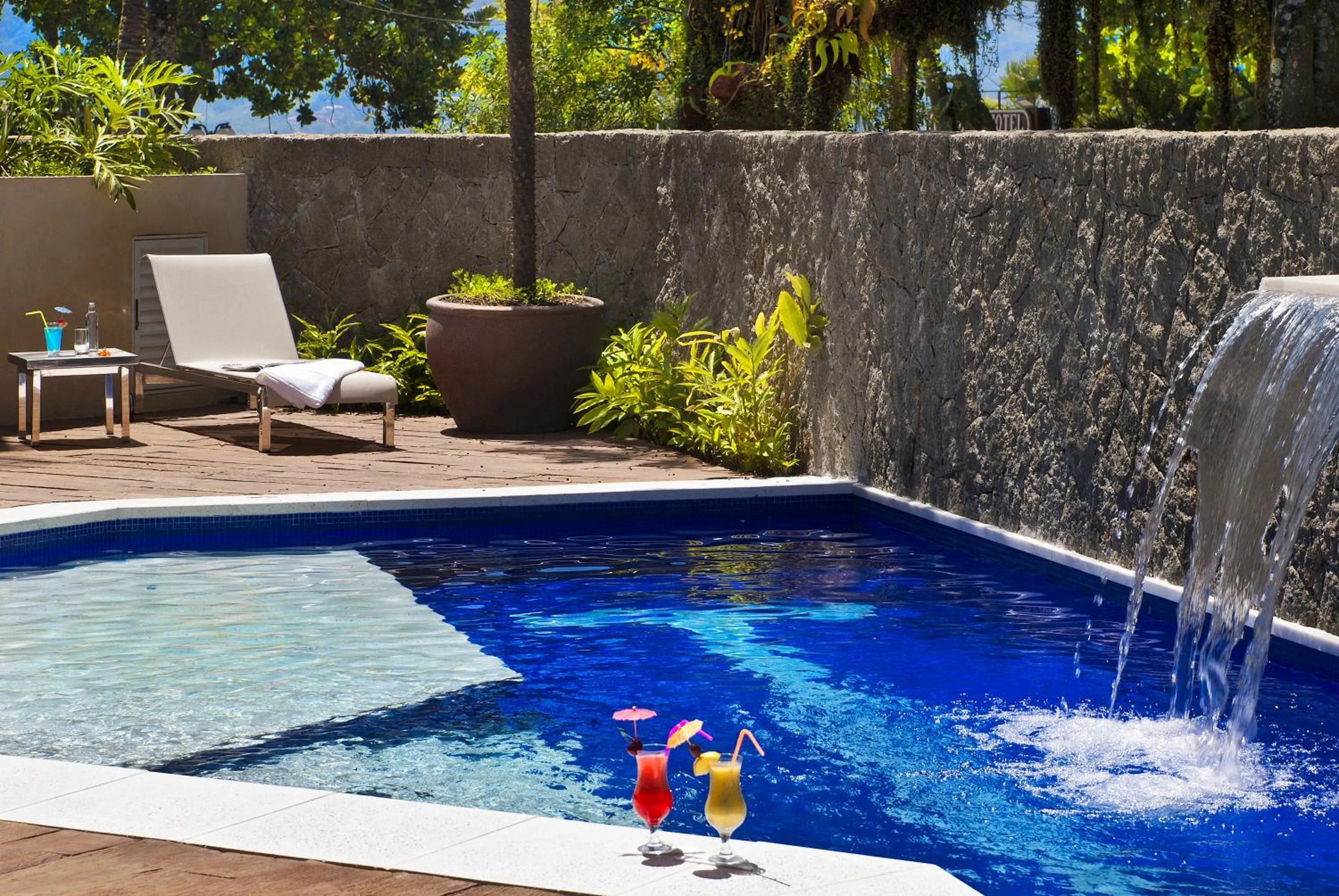 Swimming pool in Abayomi Hotel