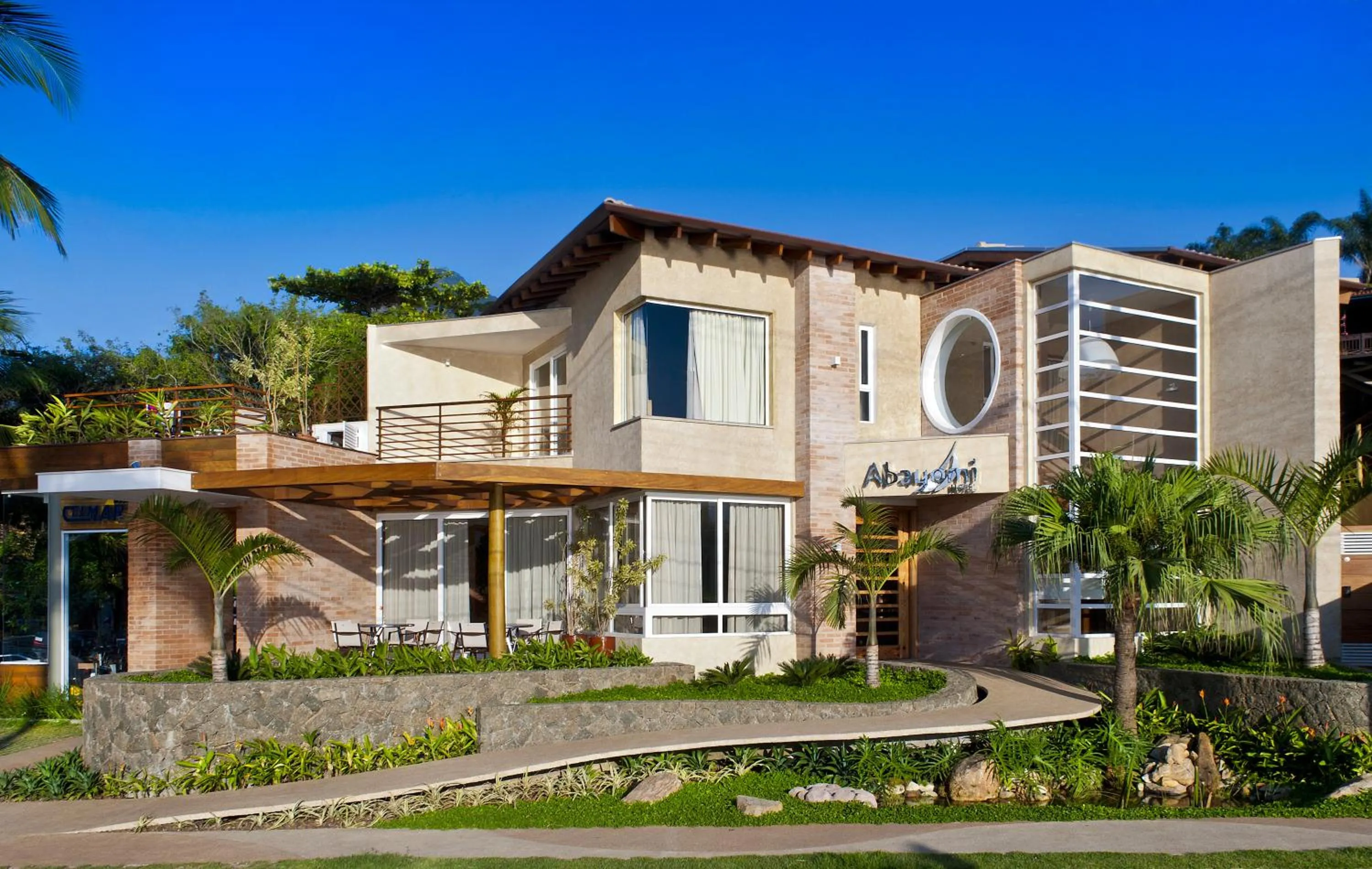 Facade/entrance in Abayomi Hotel