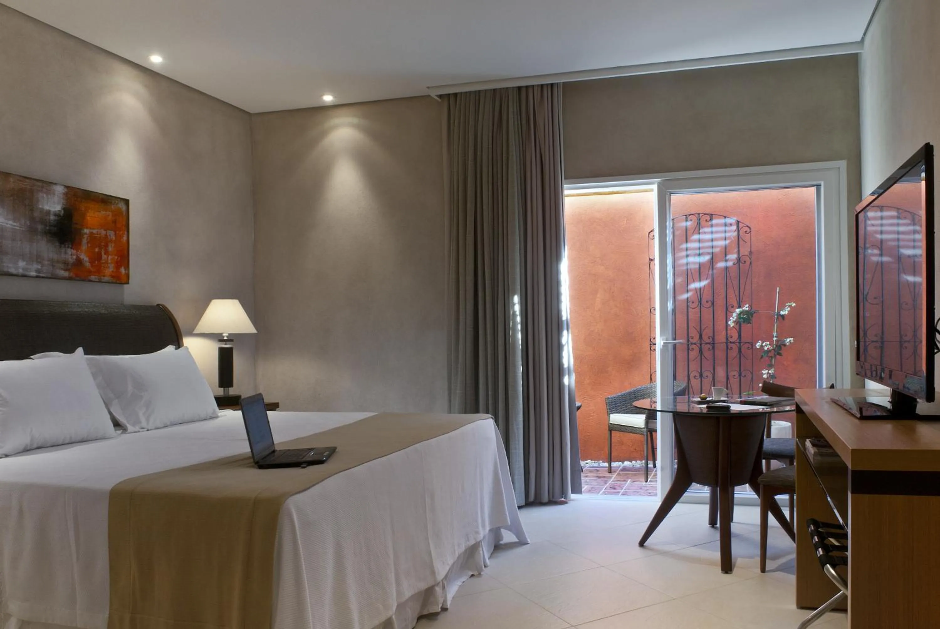 Photo of the whole room, Bed in Abayomi Hotel