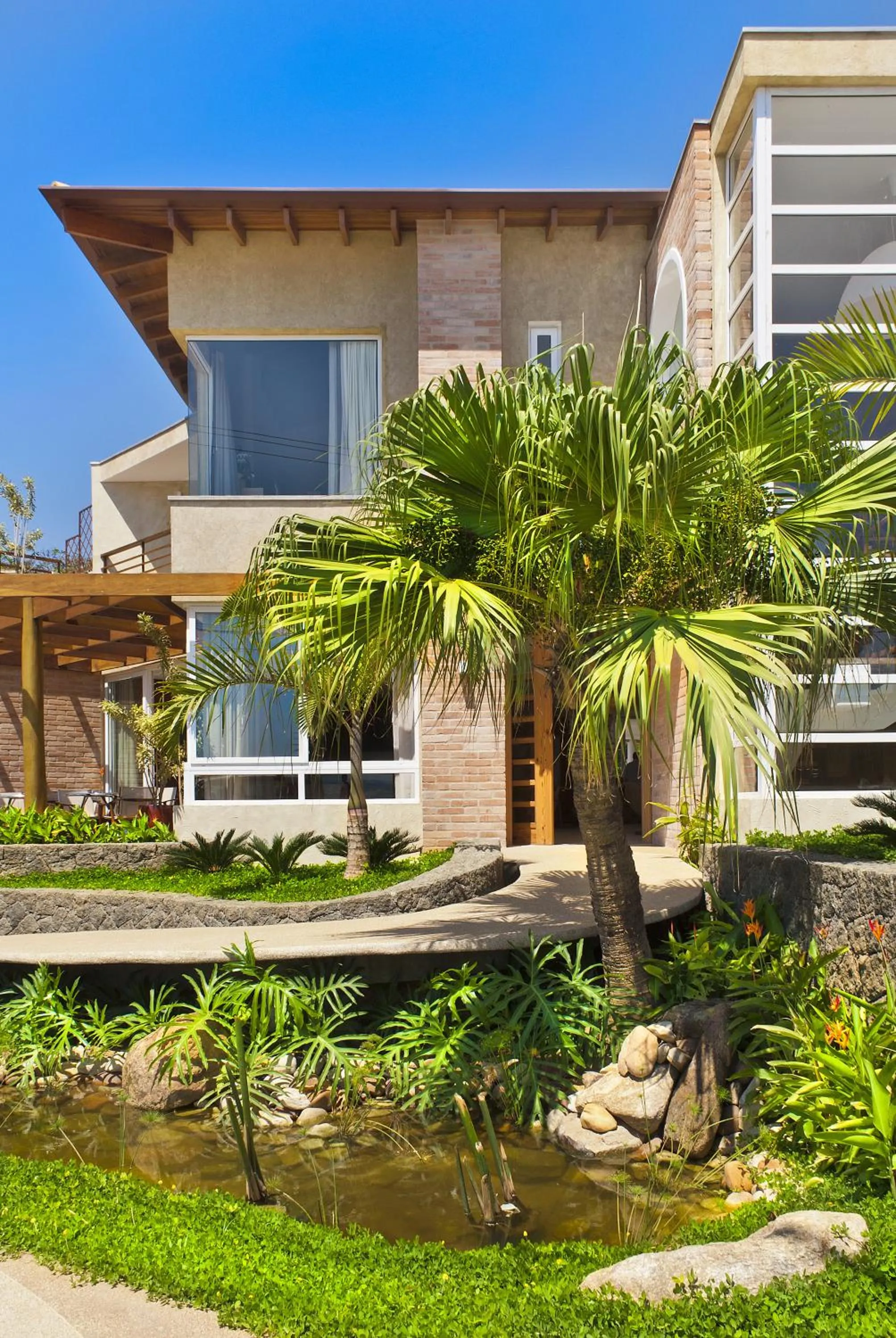Facade/entrance in Abayomi Hotel