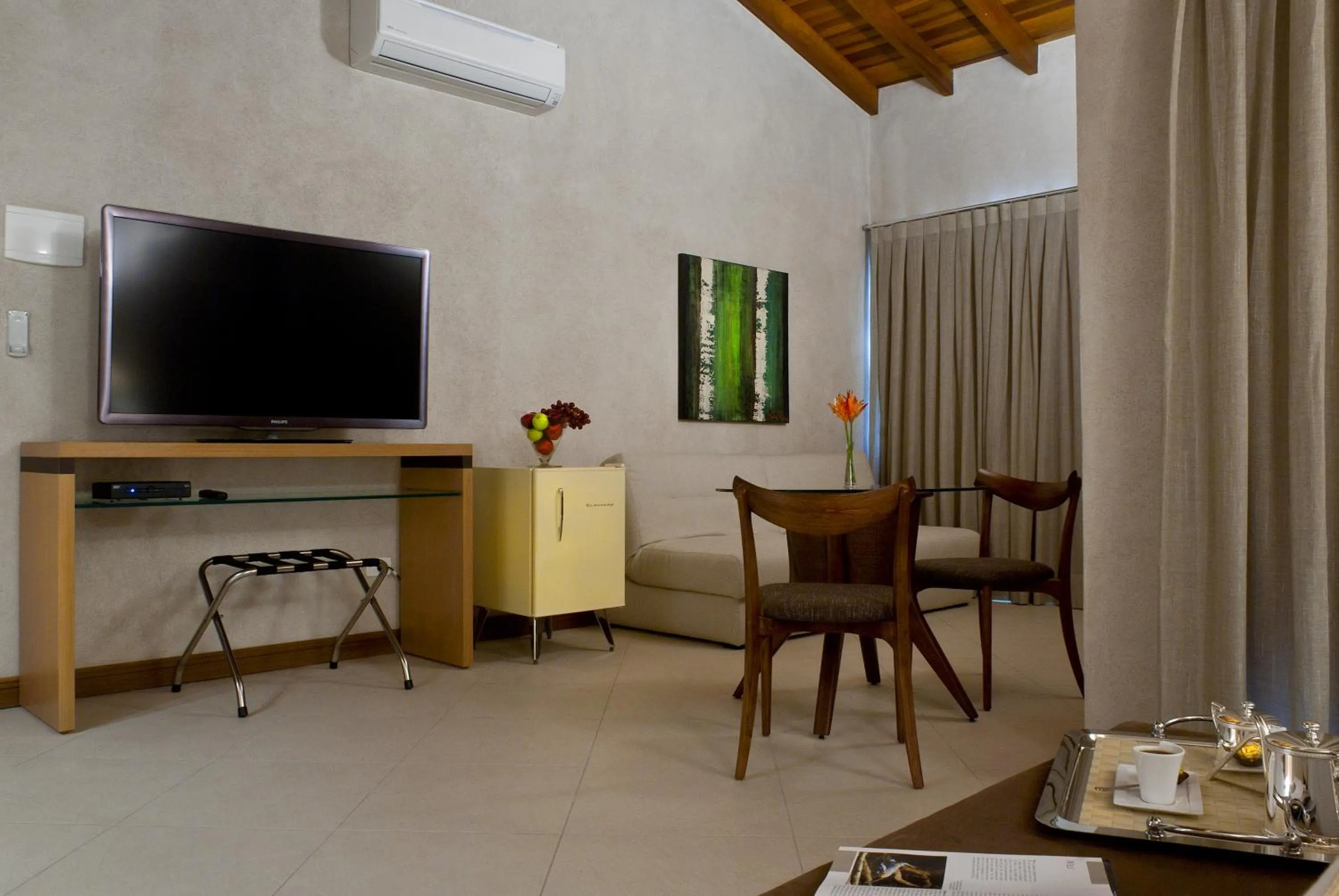 Photo of the whole room in Abayomi Hotel