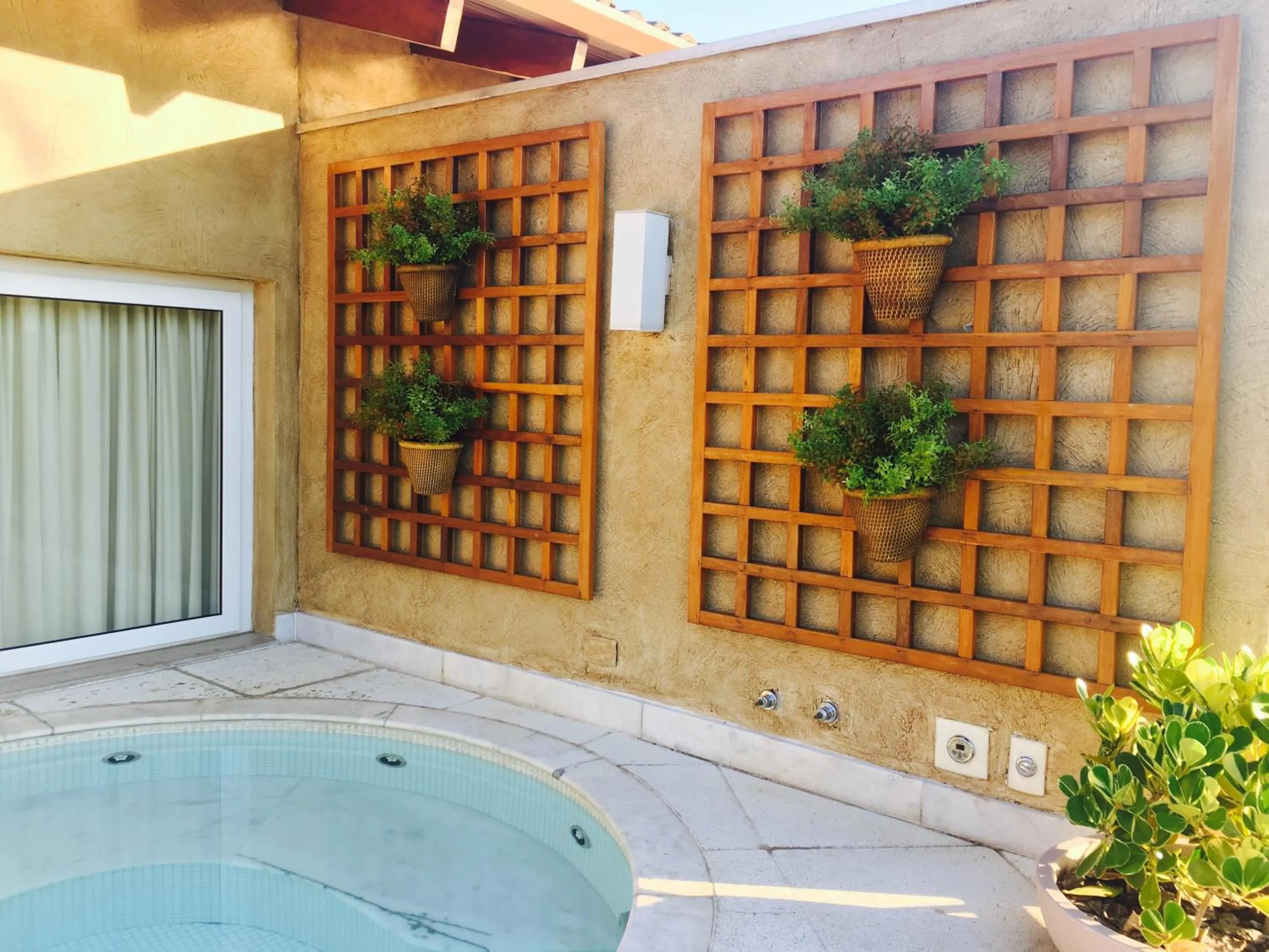 Swimming pool in Abayomi Hotel