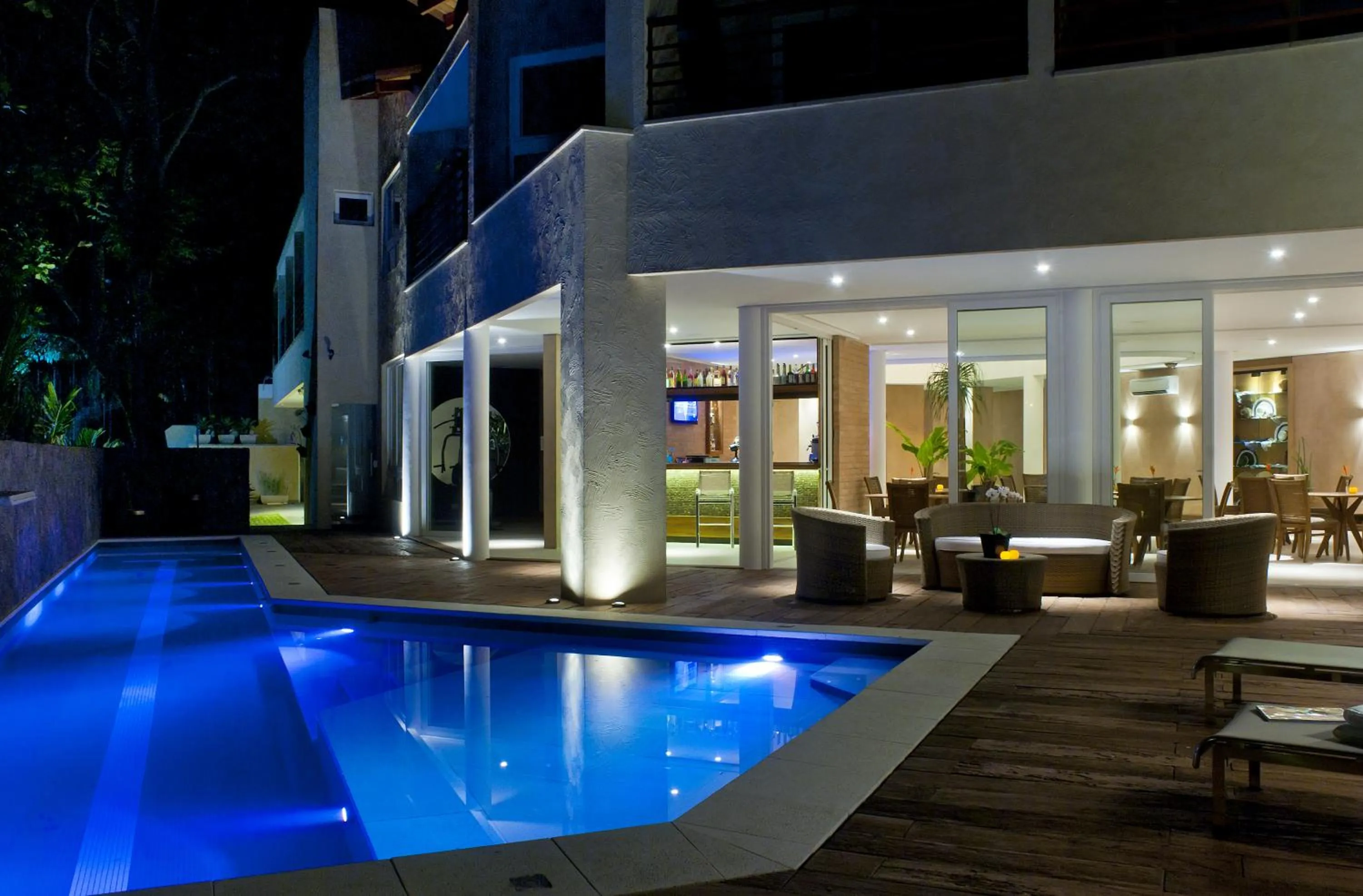 Swimming pool in Abayomi Hotel