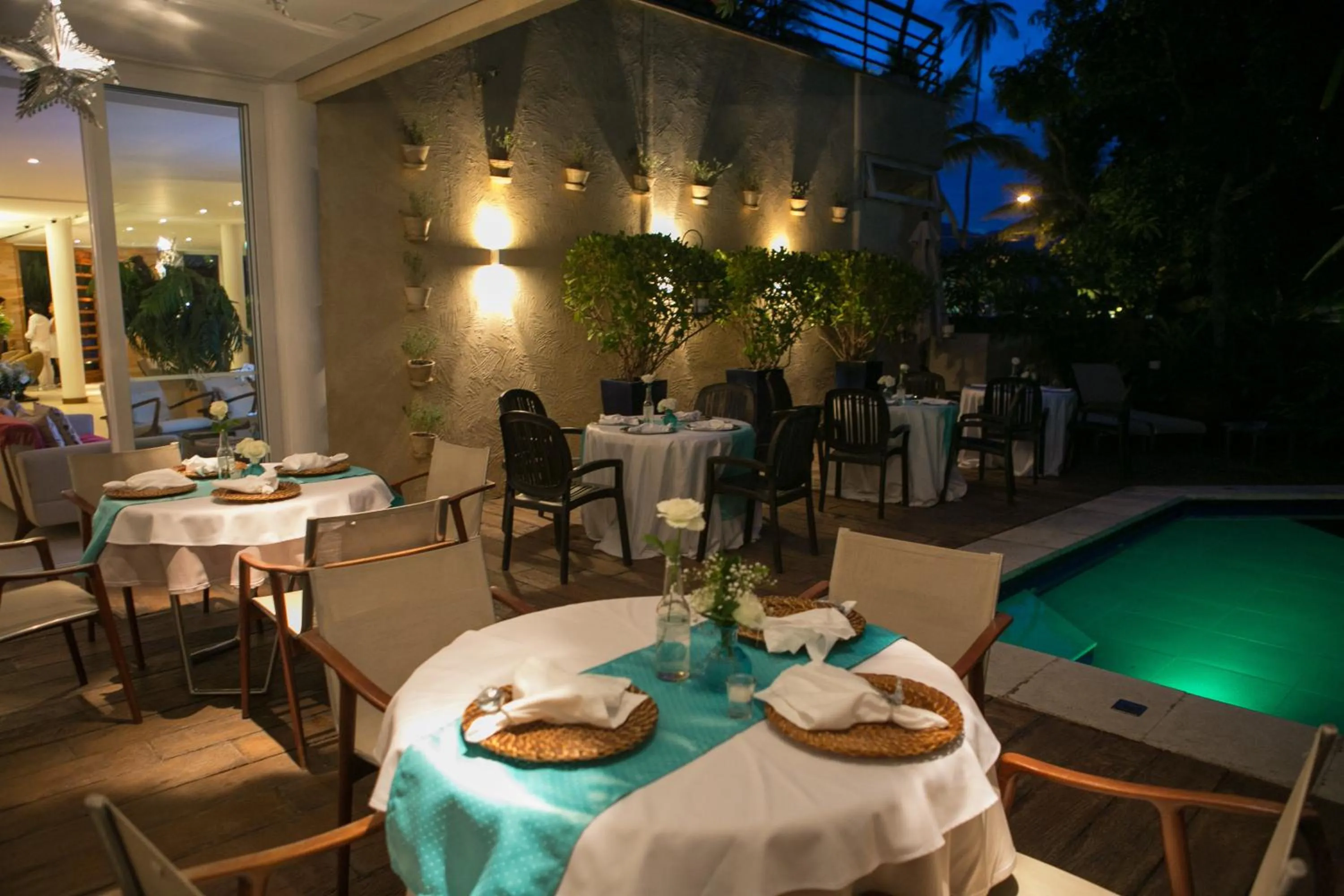 Restaurant/places to eat in Abayomi Hotel