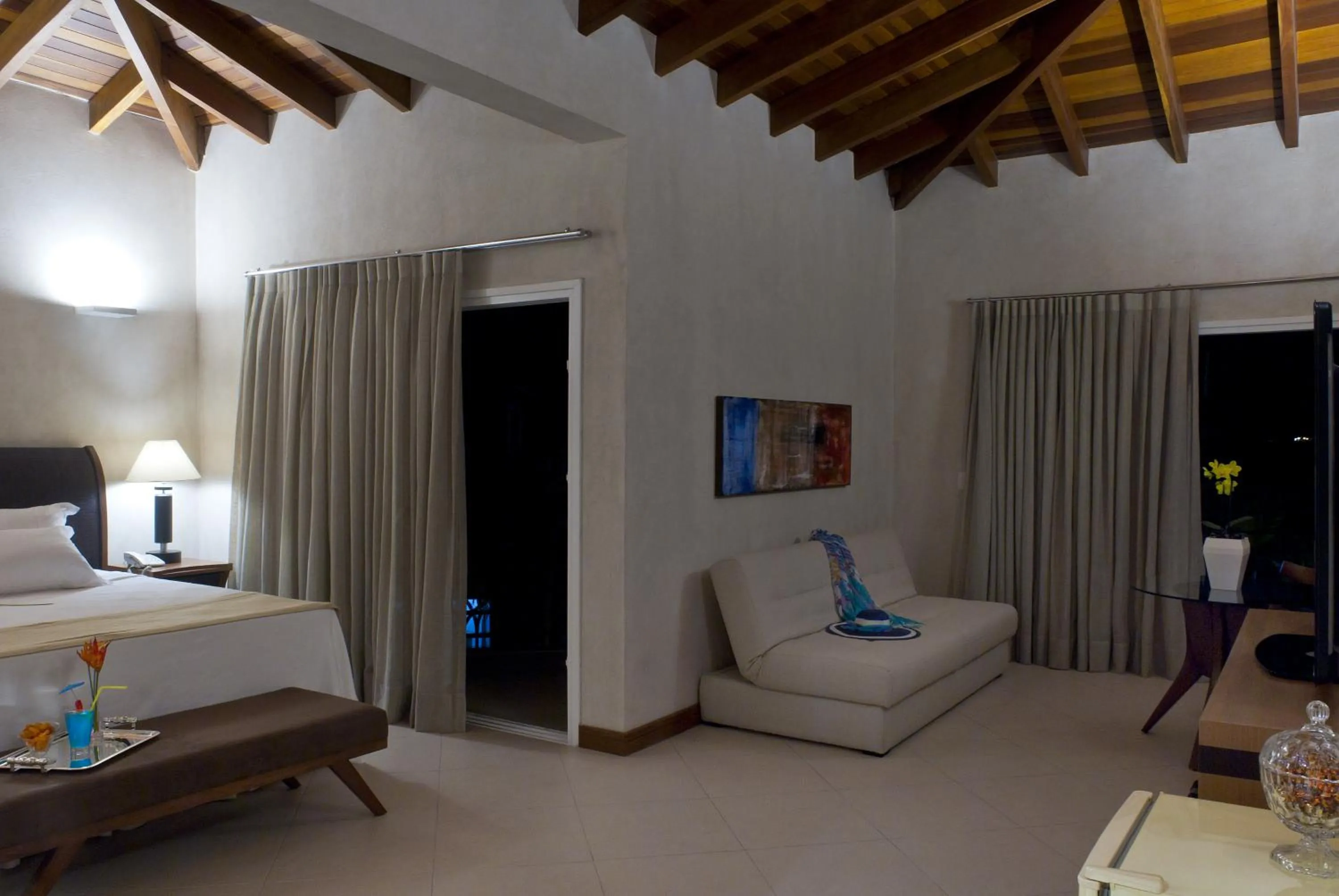 Living room, Bed in Abayomi Hotel