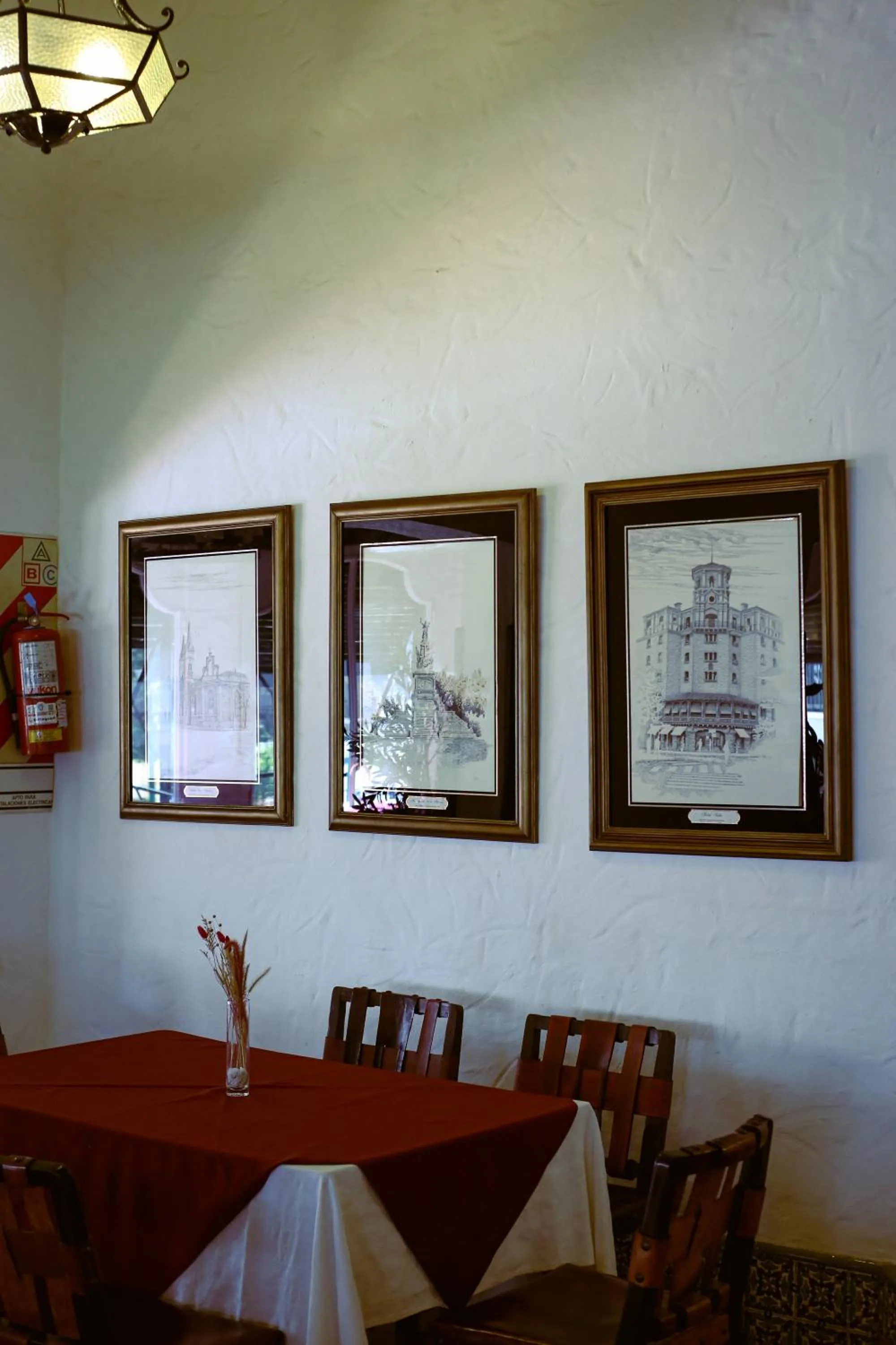 Restaurant/places to eat in Hotel Salta