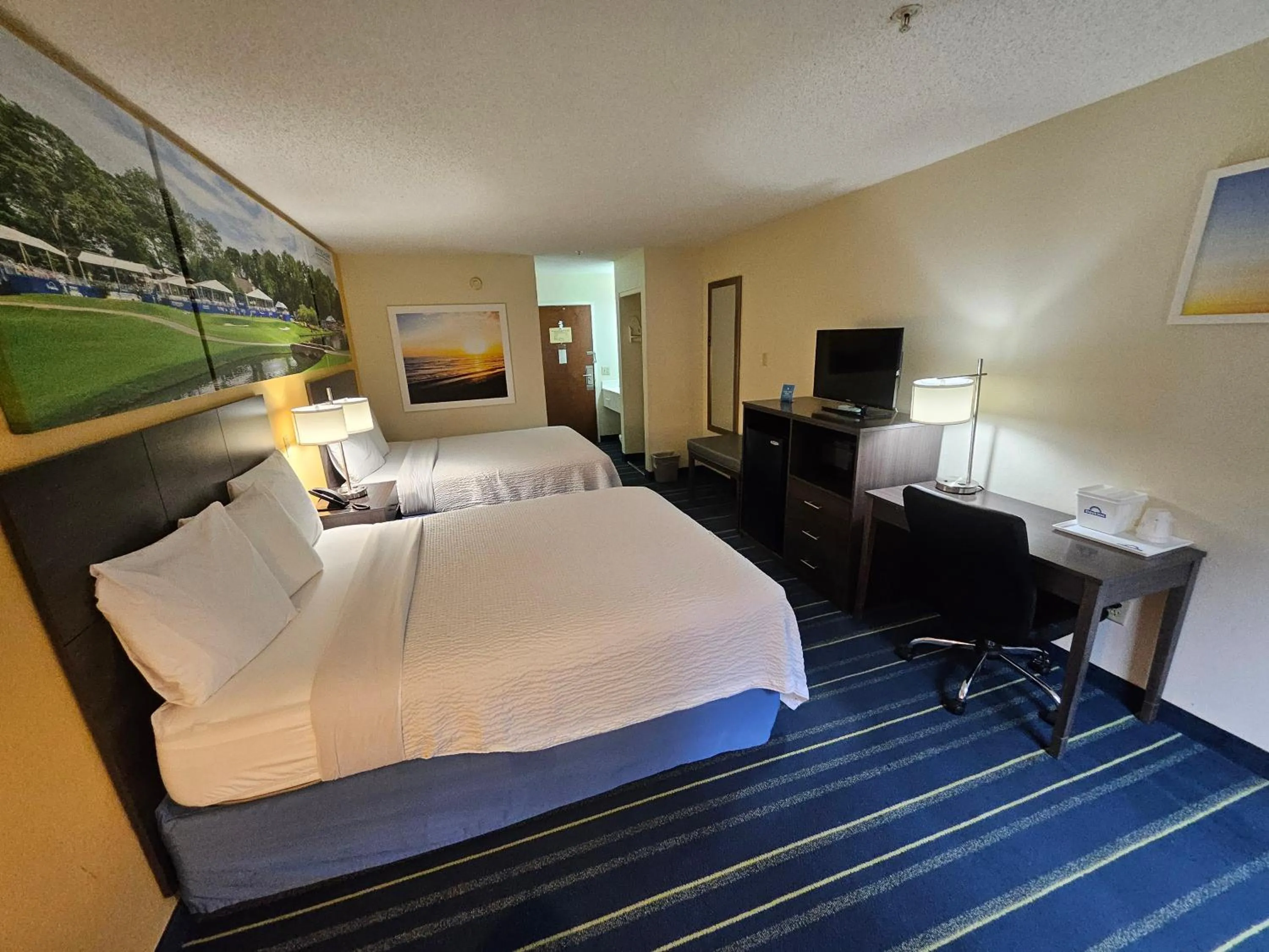 Bed in Days Inn by Wyndham Burlington East