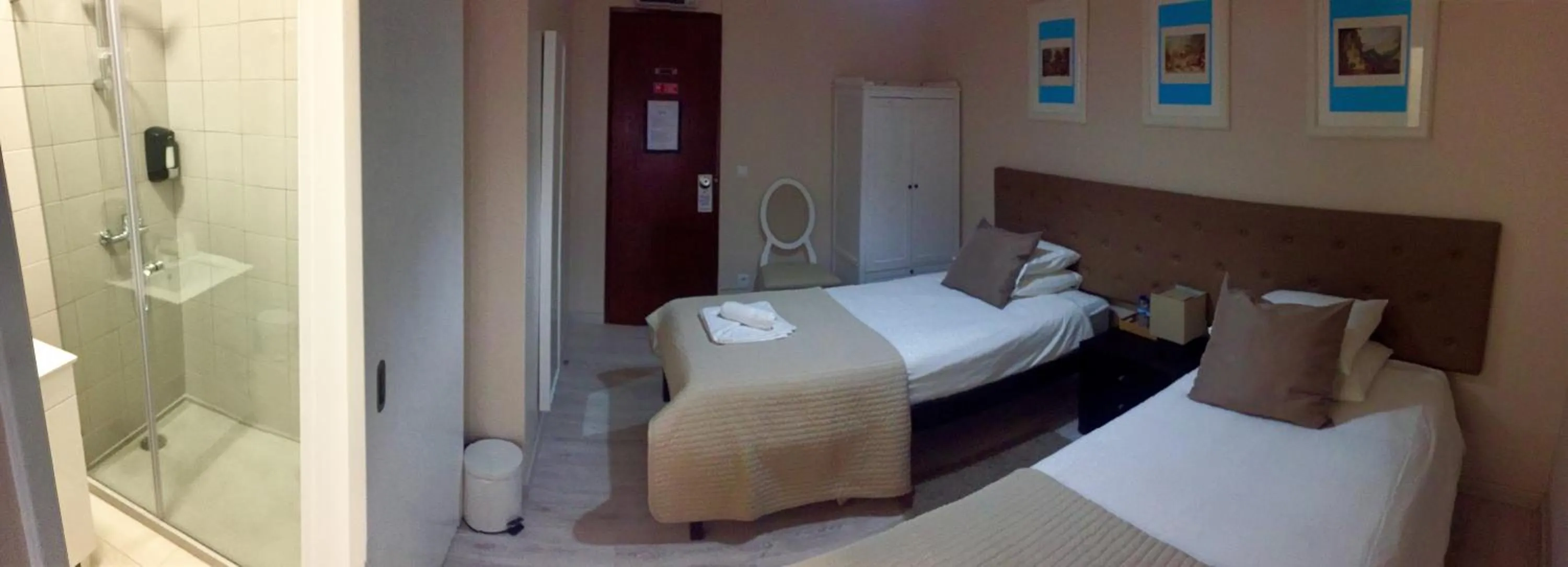 Photo of the whole room, Bed in The Capital Boutique B&B