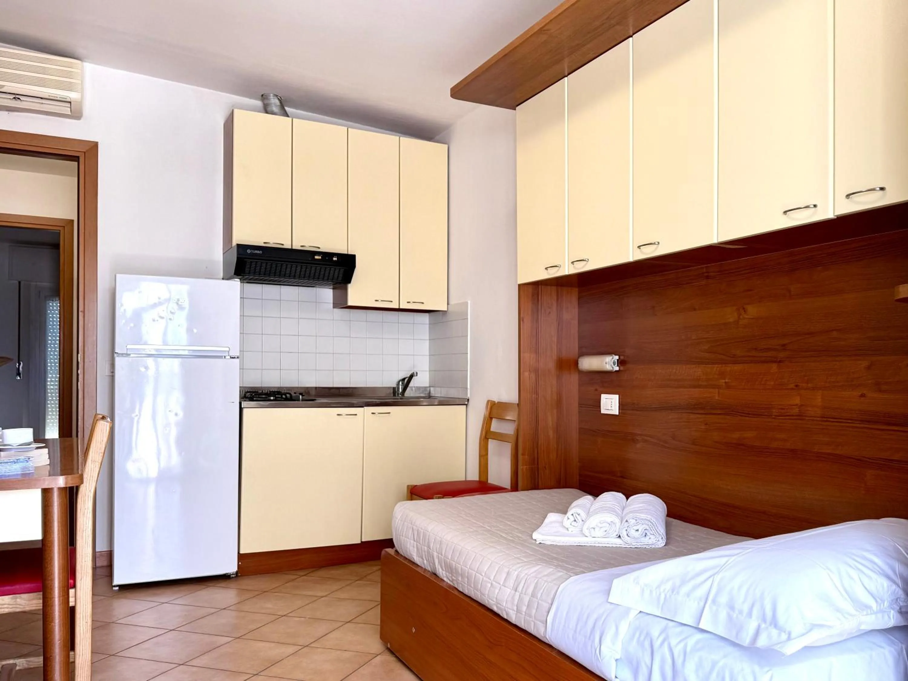 stove, Bed in Residence Algarve