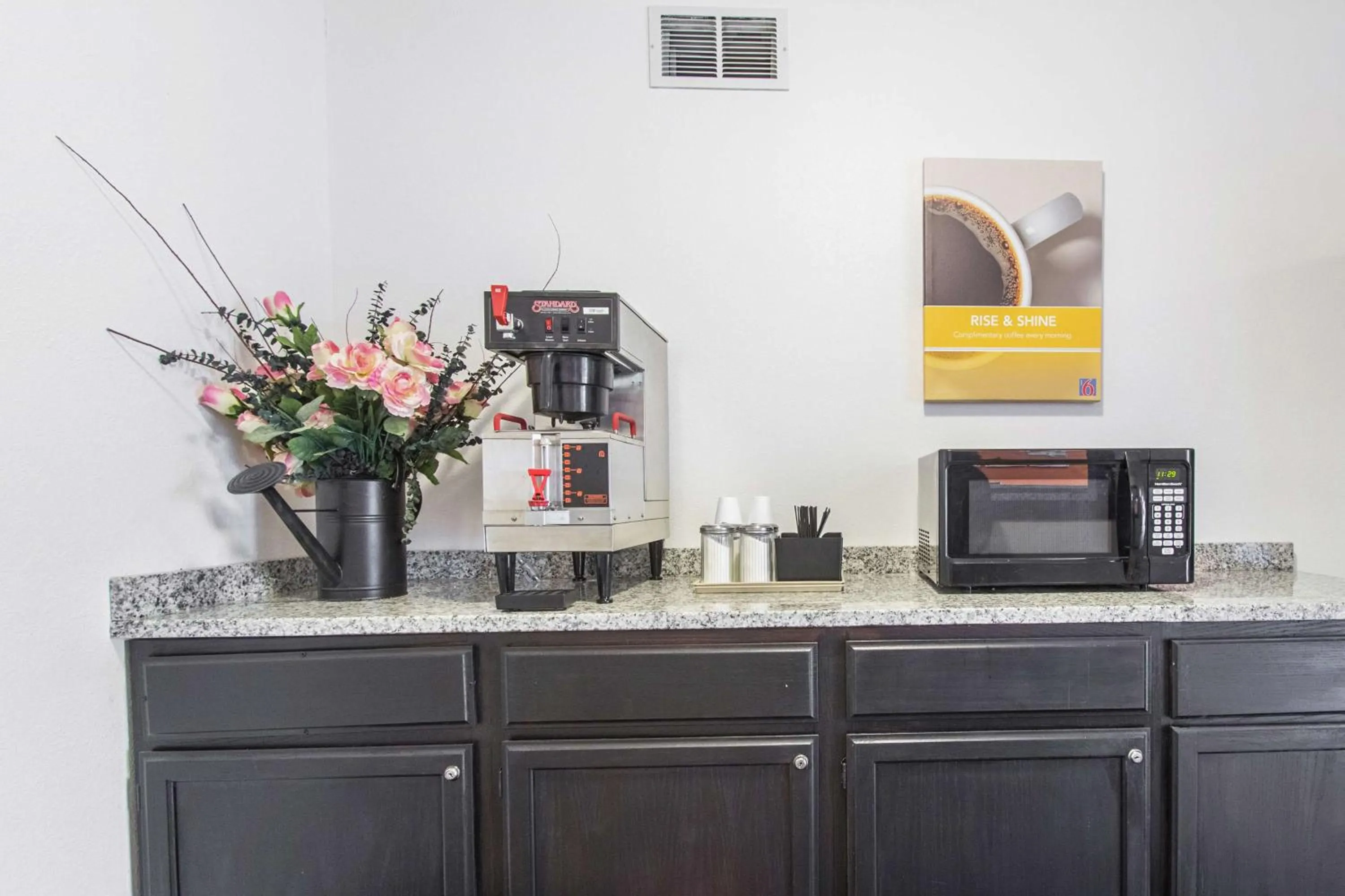 Property building in Motel 6-Streetsboro, OH