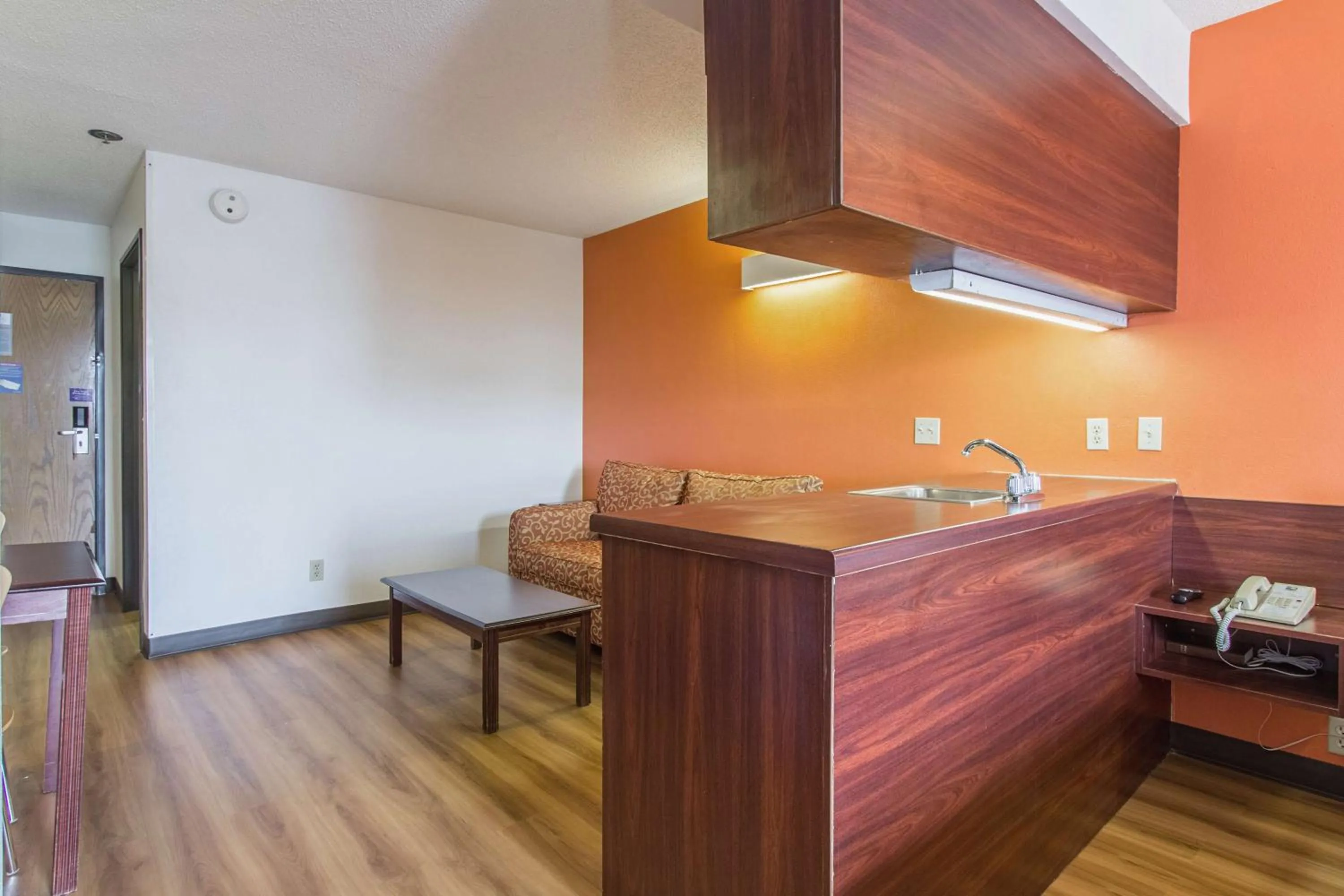 Photo of the whole room in Motel 6-Streetsboro, OH