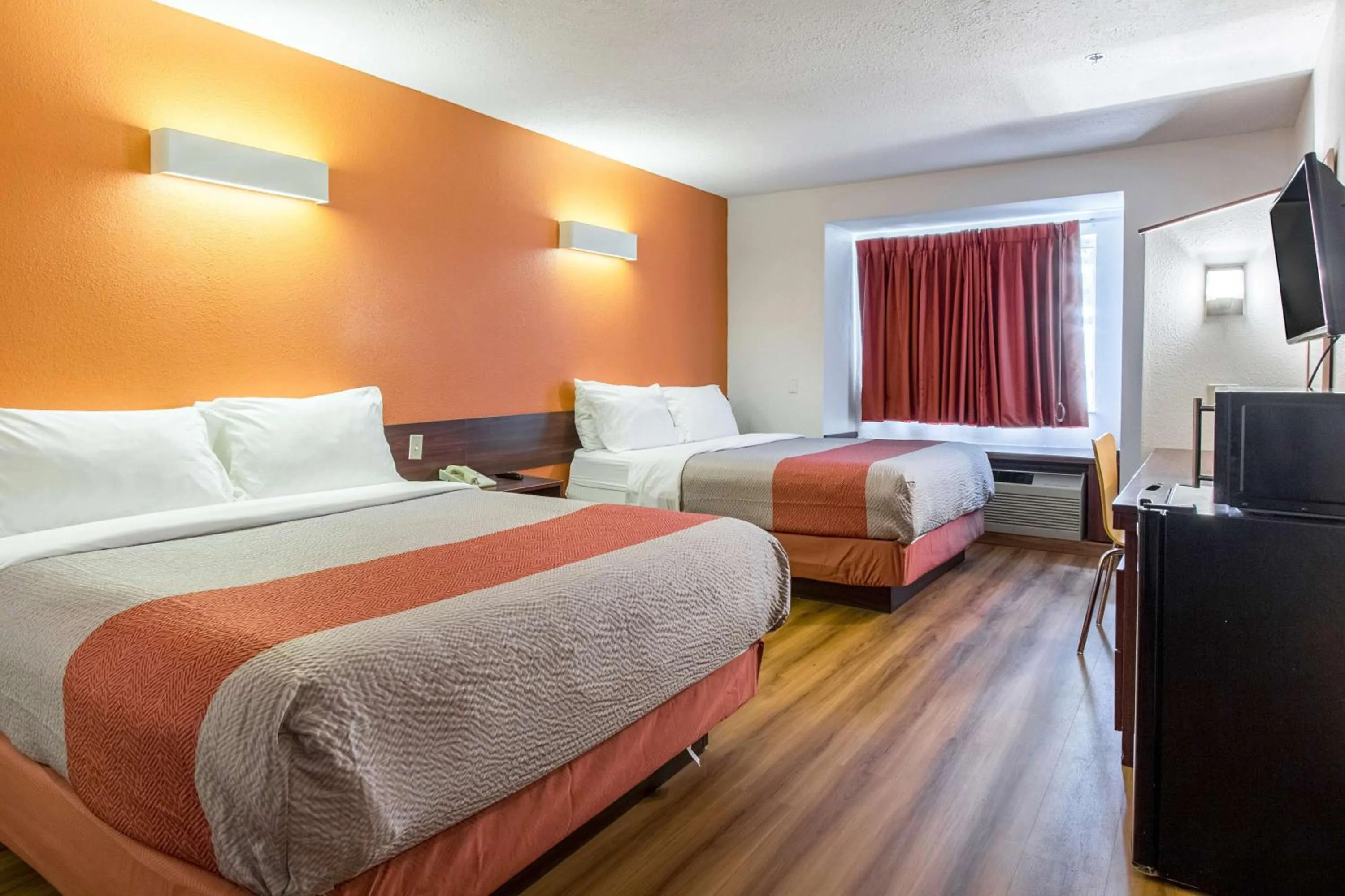 Photo of the whole room, Bed in Motel 6-Streetsboro, OH