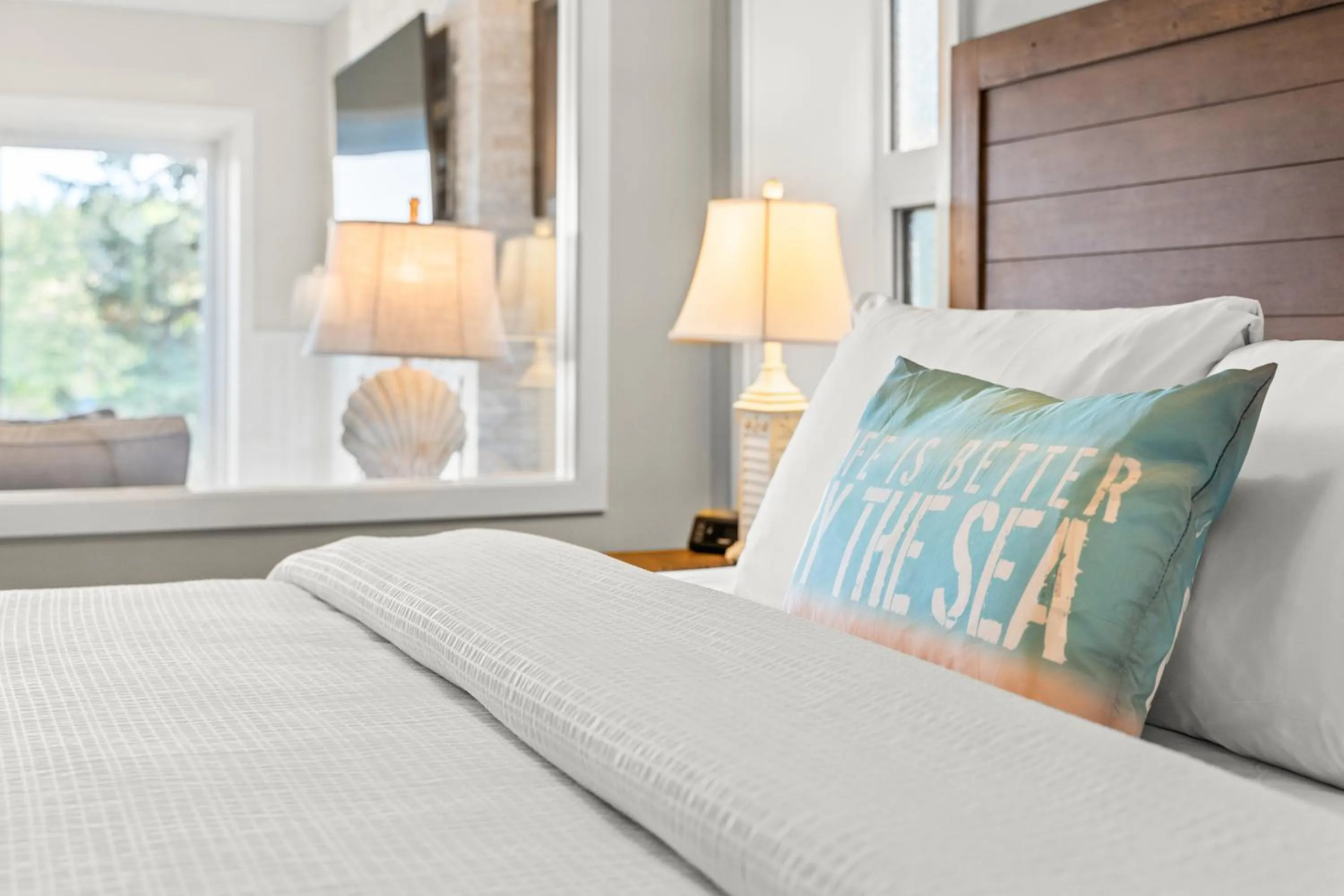 Bed in SookePoint Ocean Cottage Resort