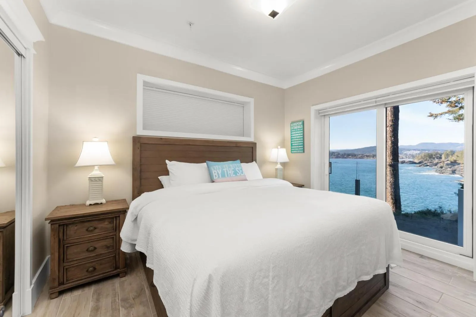 Bedroom, Bed in SookePoint Ocean Cottage Resort
