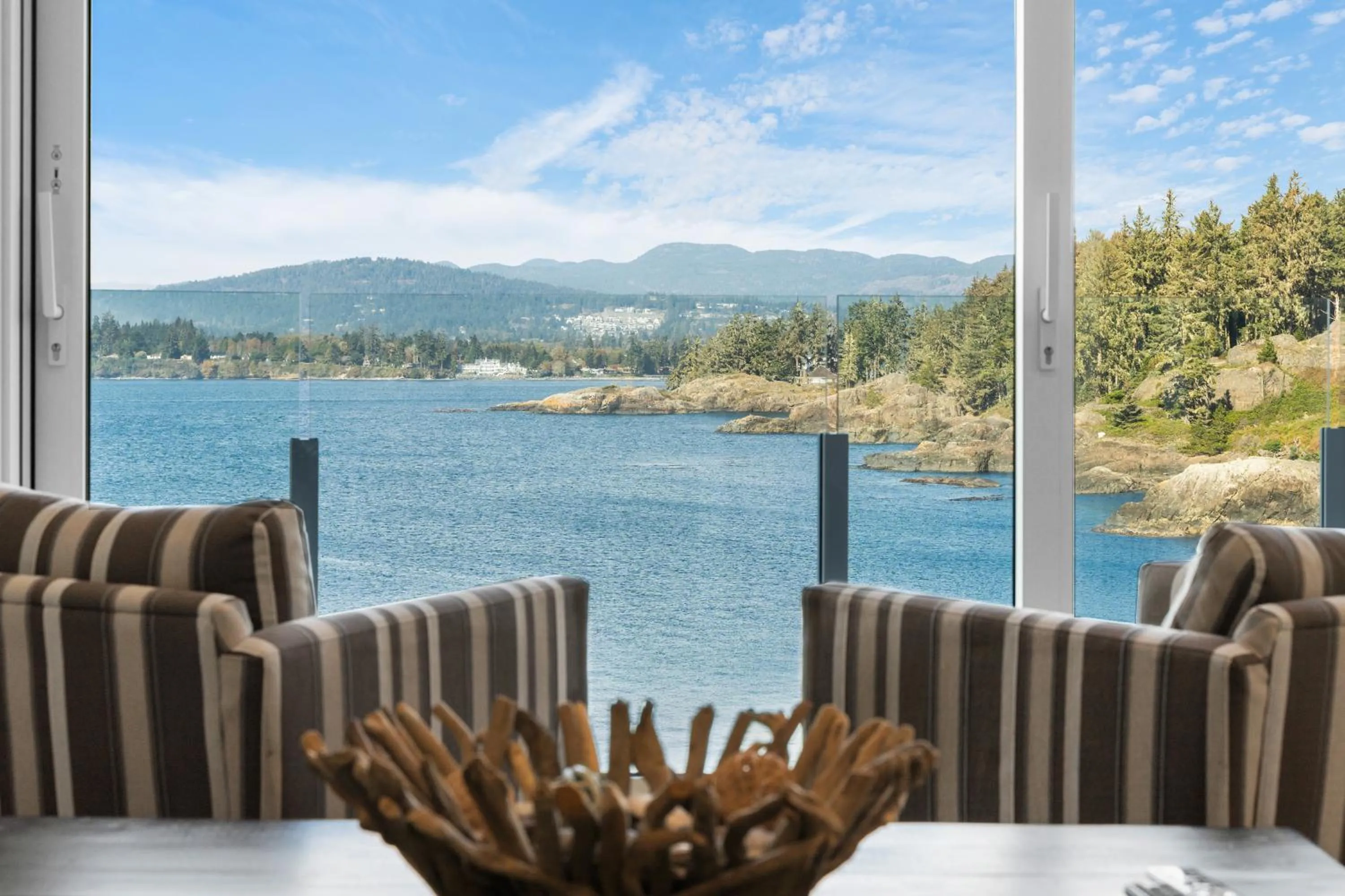 Living room in SookePoint Ocean Cottage Resort
